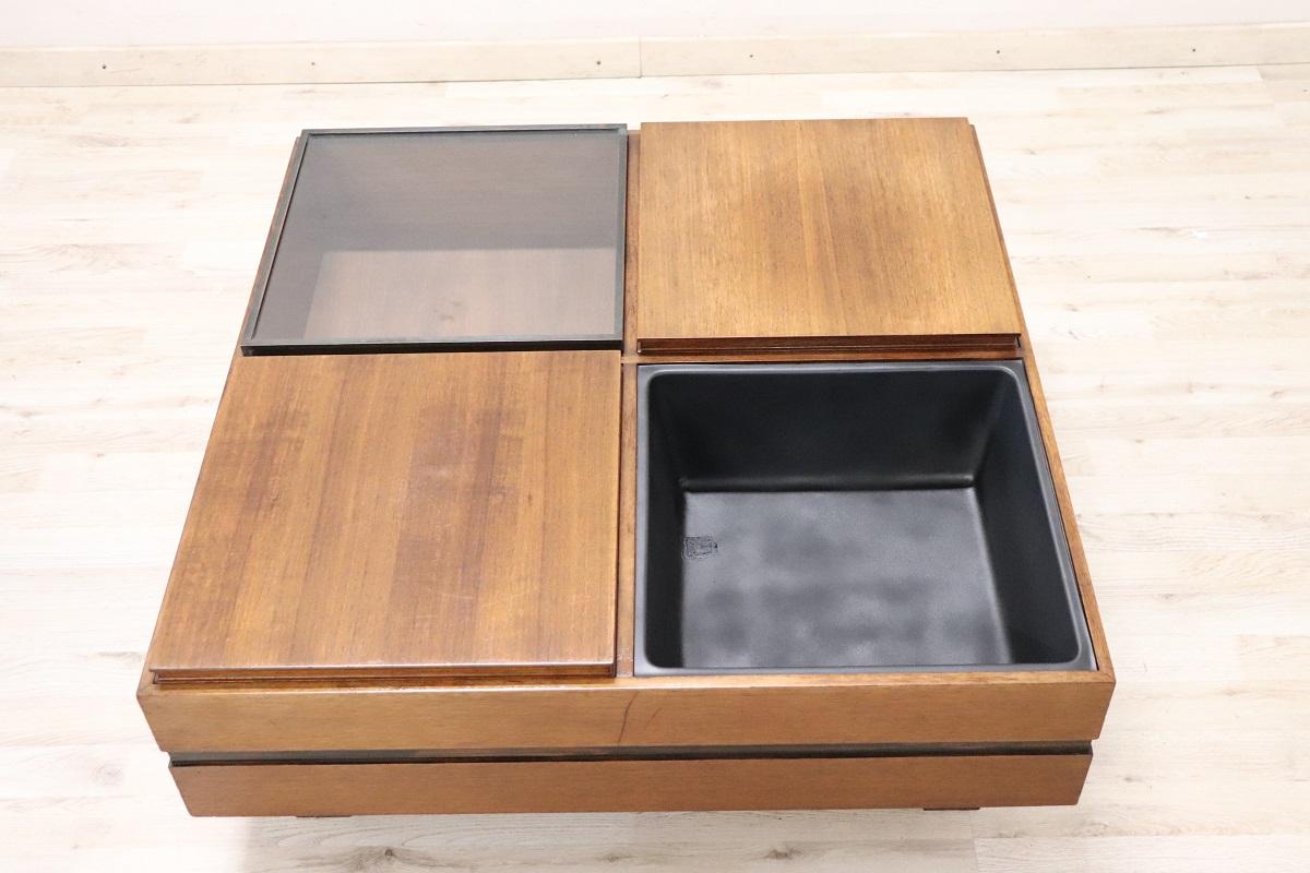 Quadratischer Aufbewahrungs-Couchtisch aus Holz Carlo Hauner für Forma, Italien 1960er Jahre (Italienisch) im Angebot
