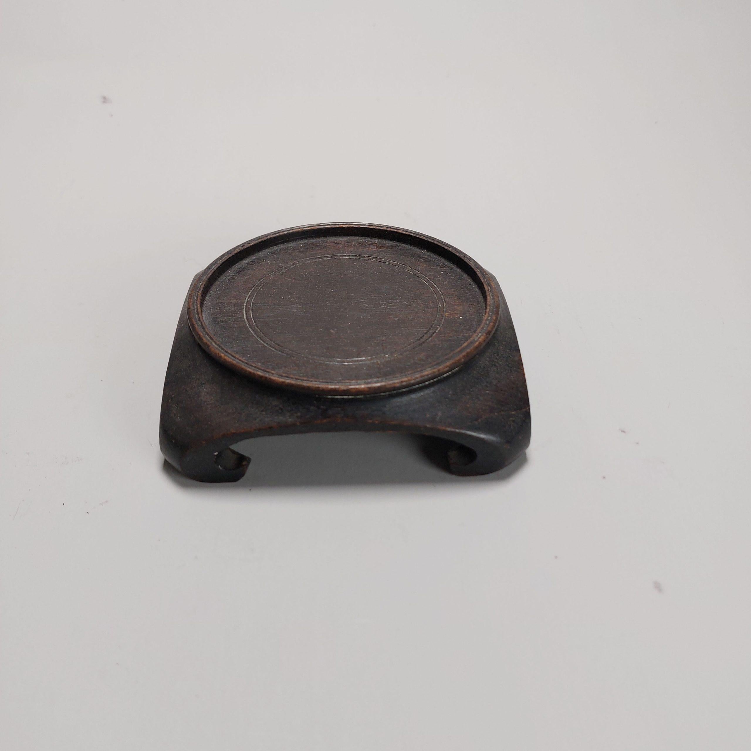 Chinois Stand en bois pour porcelaine ancienne chinoise ou japonaise, 19e-20e siècle en vente