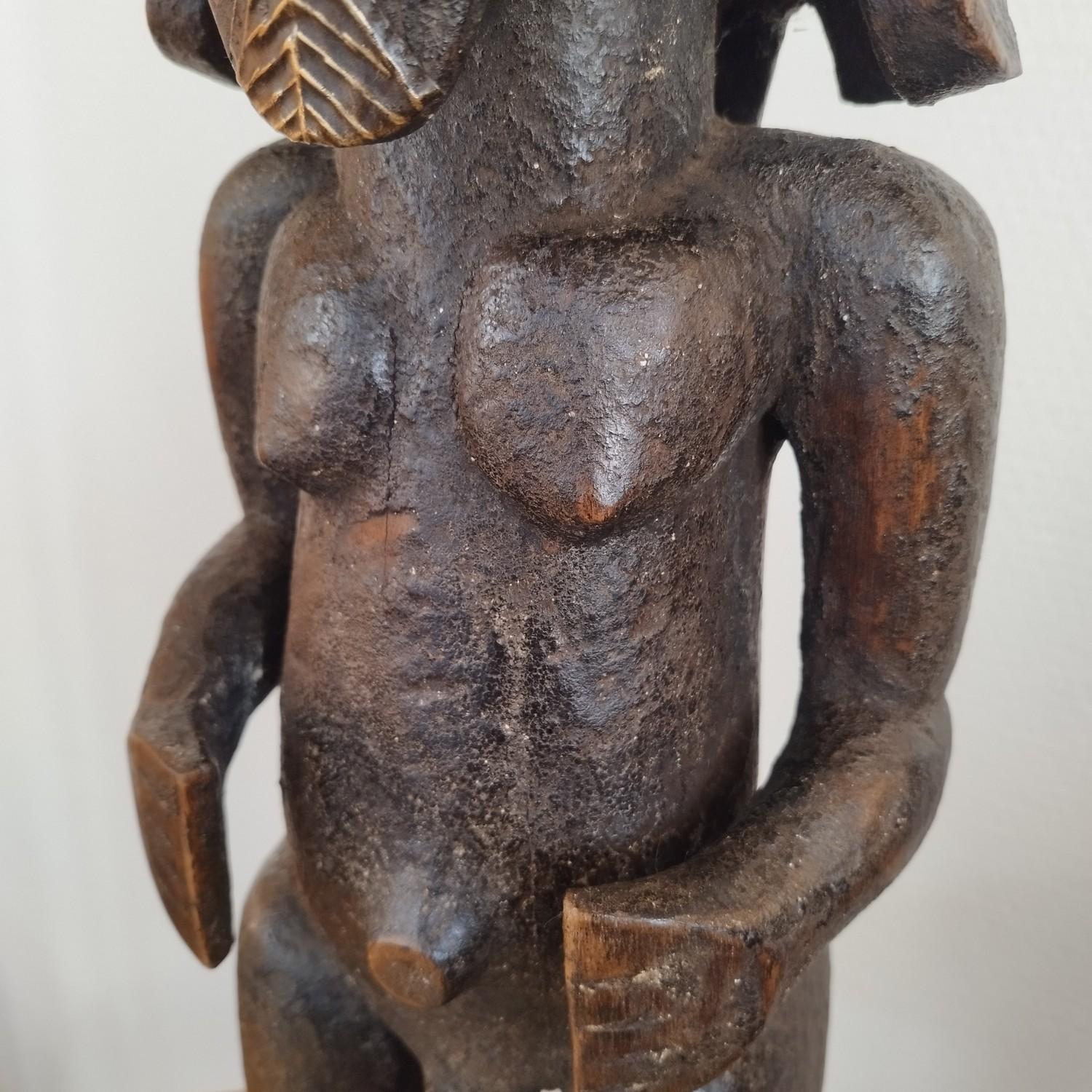 Gabonese Wooden statue of a warrior For Sale