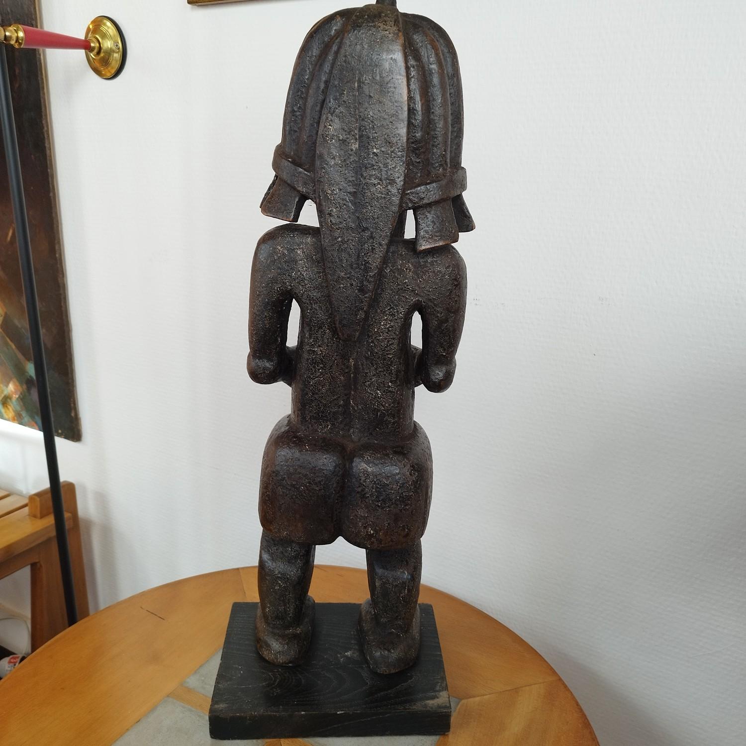 Holzstatue eines Kriegers aus Holz im Angebot 1