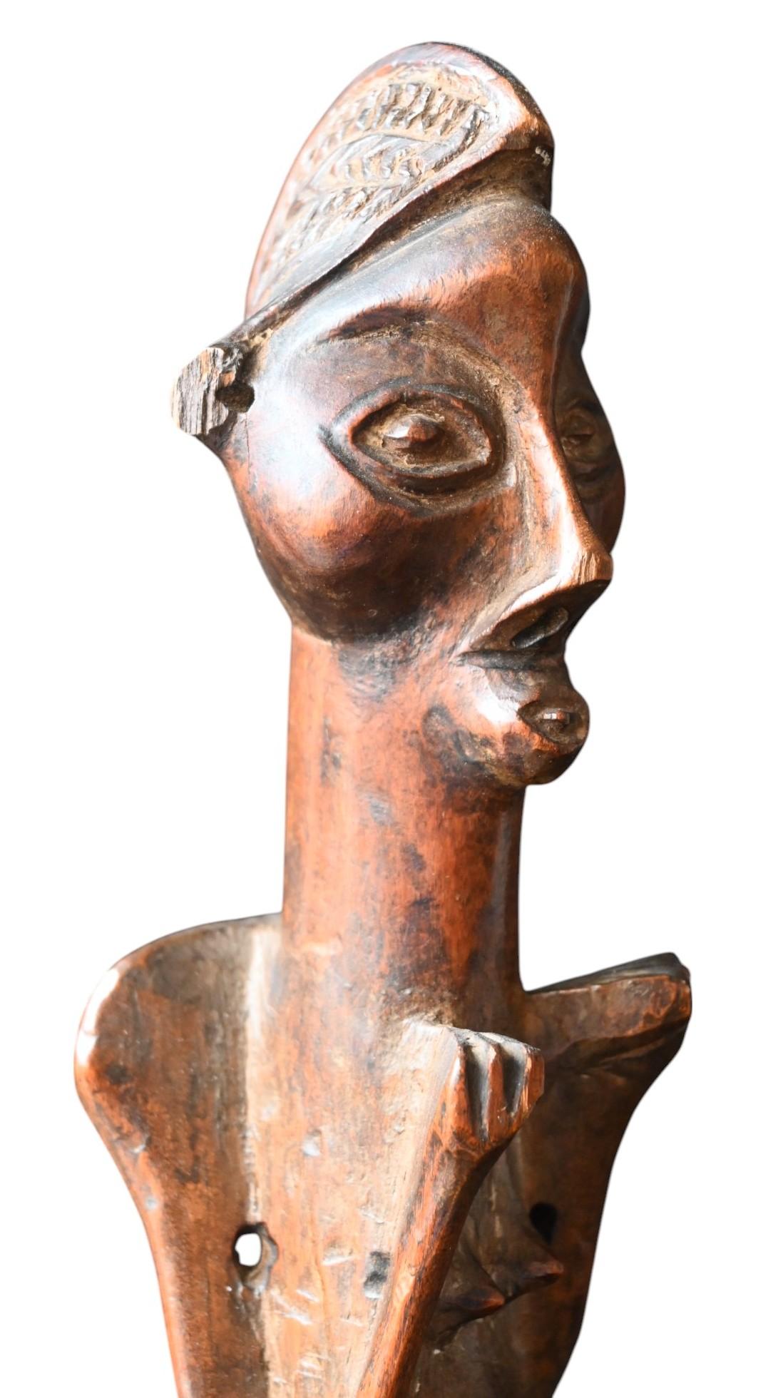 Holzstatue des Suku-Stammes - Kongo - Anfang des 20. Jahrhunderts im Angebot 4