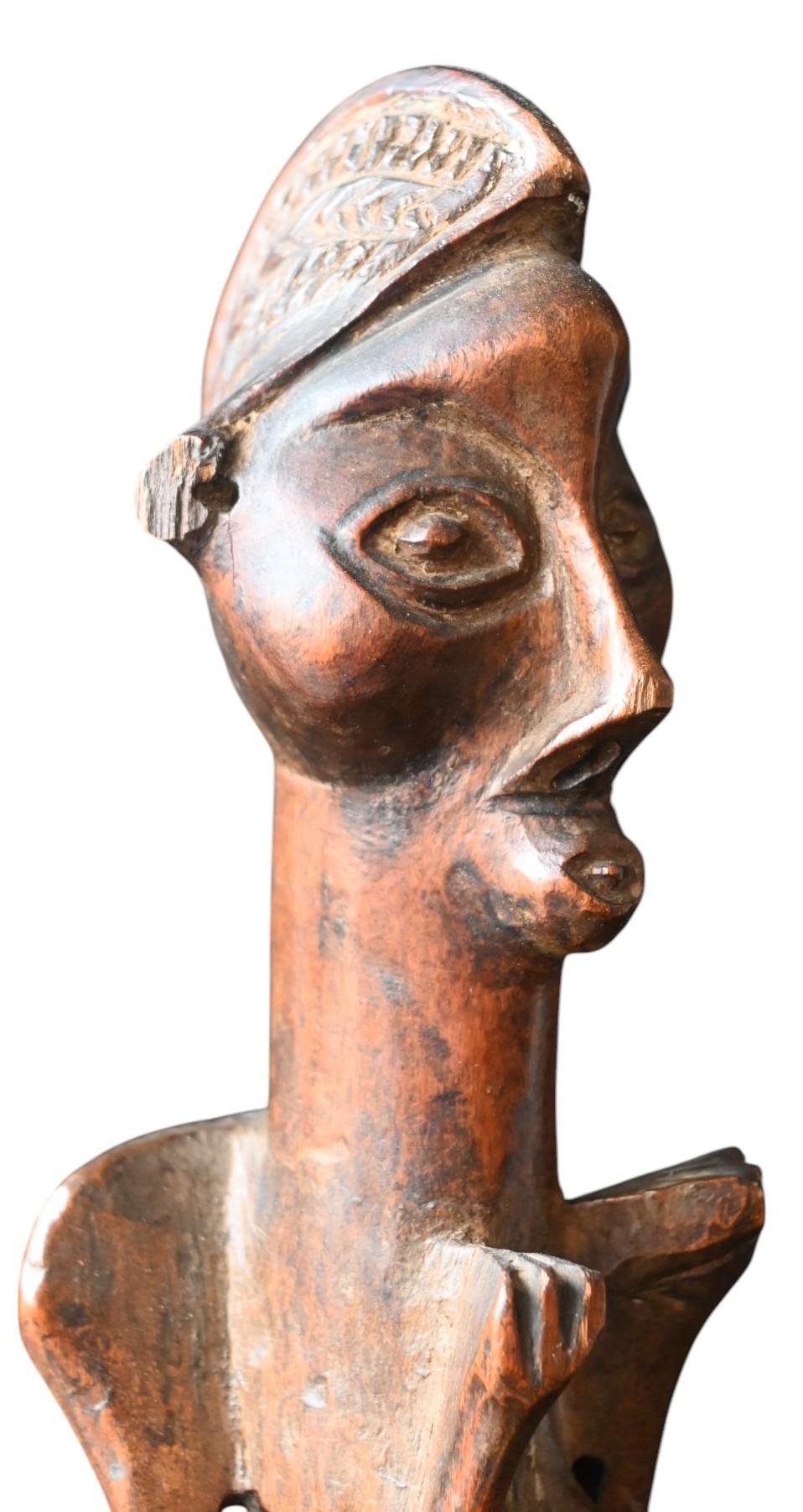 Holzstatue des Suku-Stammes - Kongo - Anfang des 20. Jahrhunderts (Handgeschnitzt) im Angebot