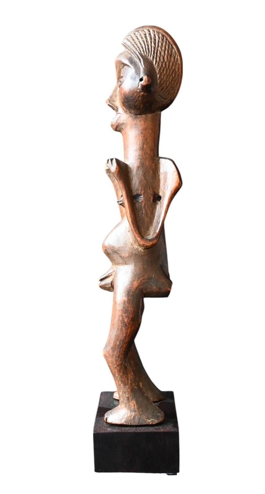 Holzstatue des Suku-Stammes - Kongo - Anfang des 20. Jahrhunderts im Zustand „Gut“ im Angebot in Bilzen, BE