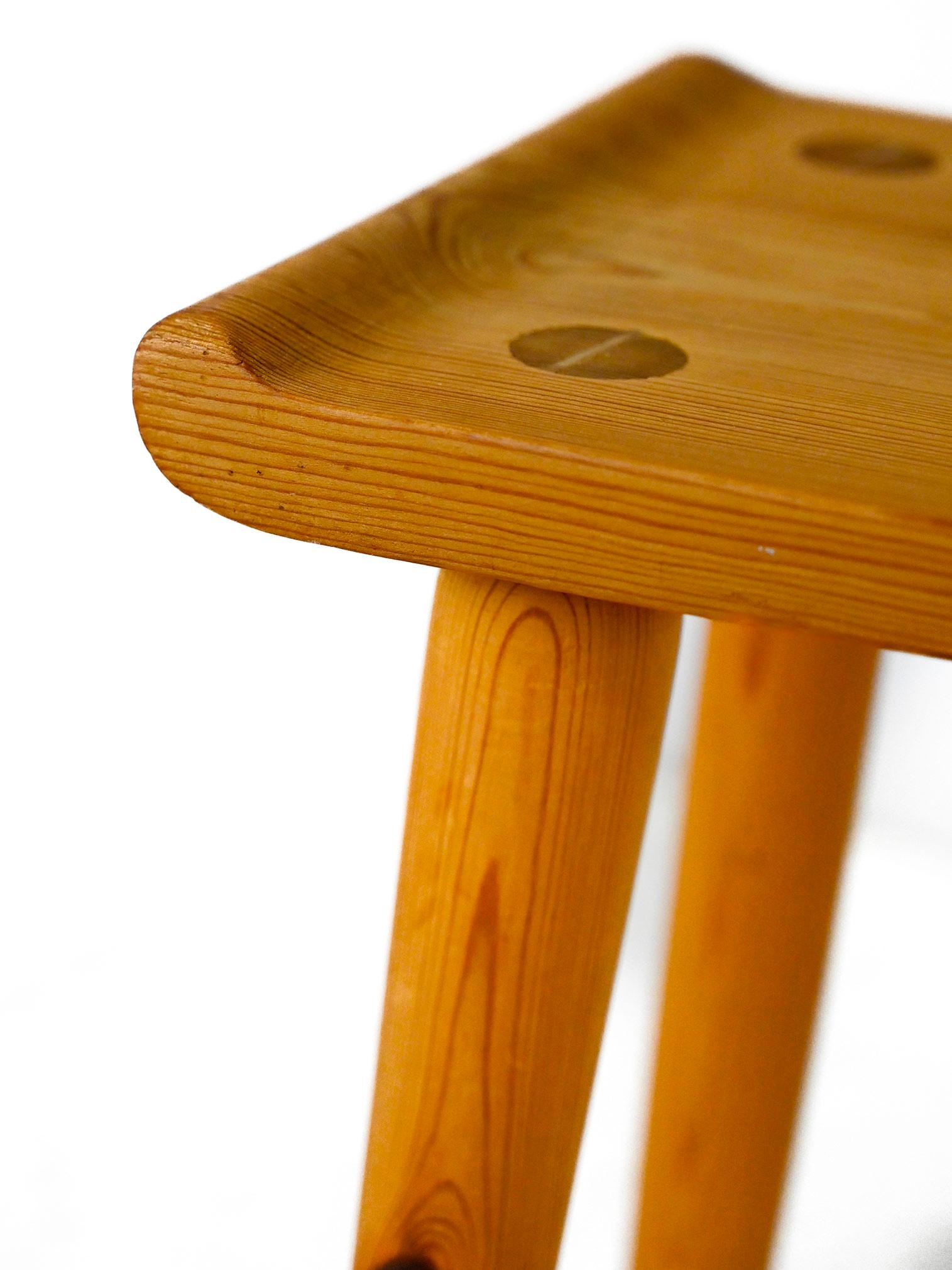 Wooden stool attrib. to Carl Malmsten In Good Condition In Brescia, IT