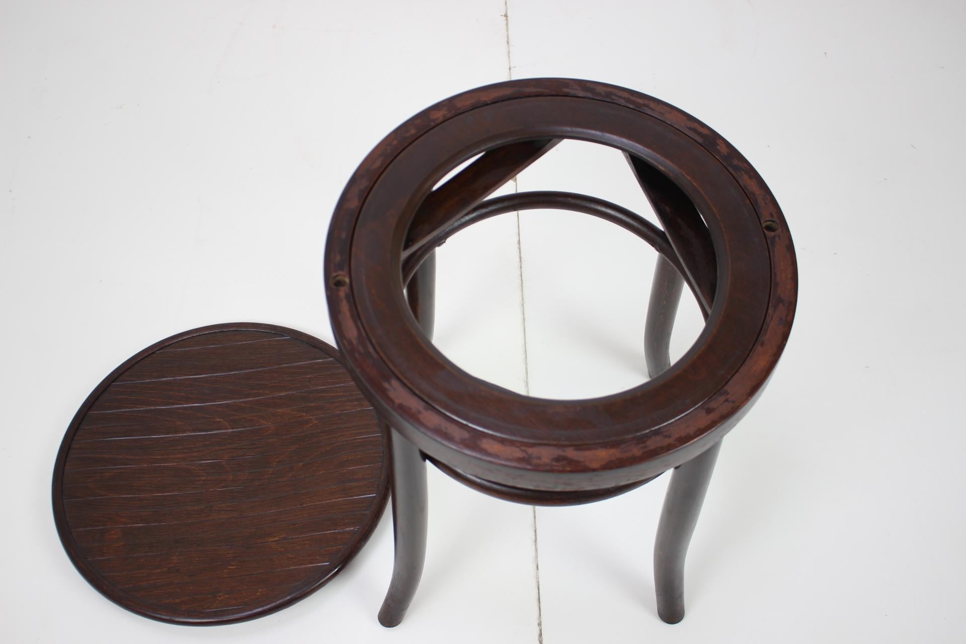 Art Nouveau Wooden Stool Fischel, in Style of Thonet, circa 1910's For Sale