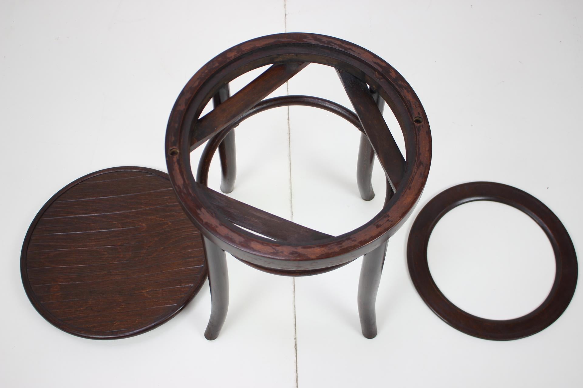 Czech Wooden Stool Fischel, in Style of Thonet, circa 1910's For Sale