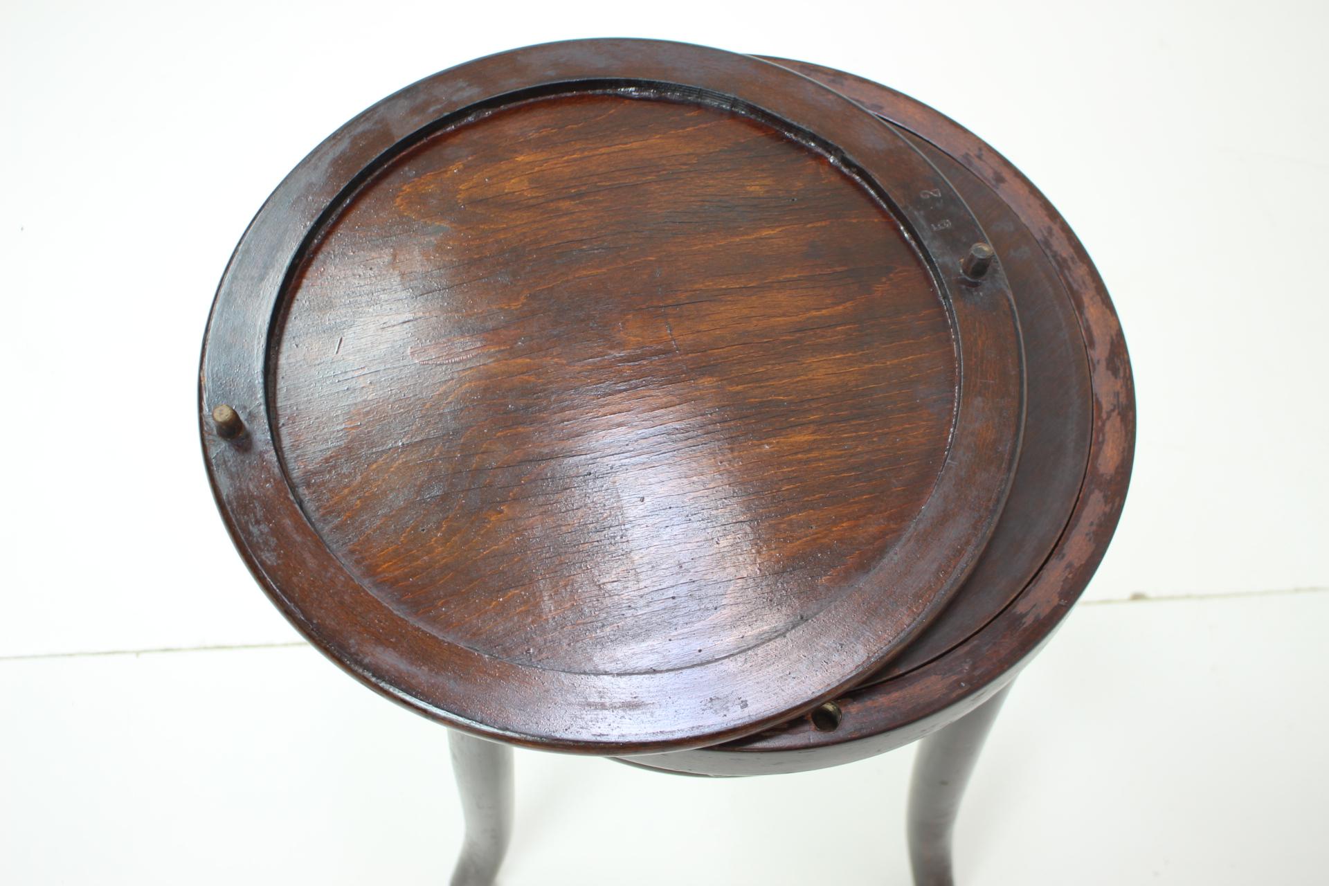 Taburete de madera Fischel, al estilo de Thonet, hacia 1910 Madera en venta