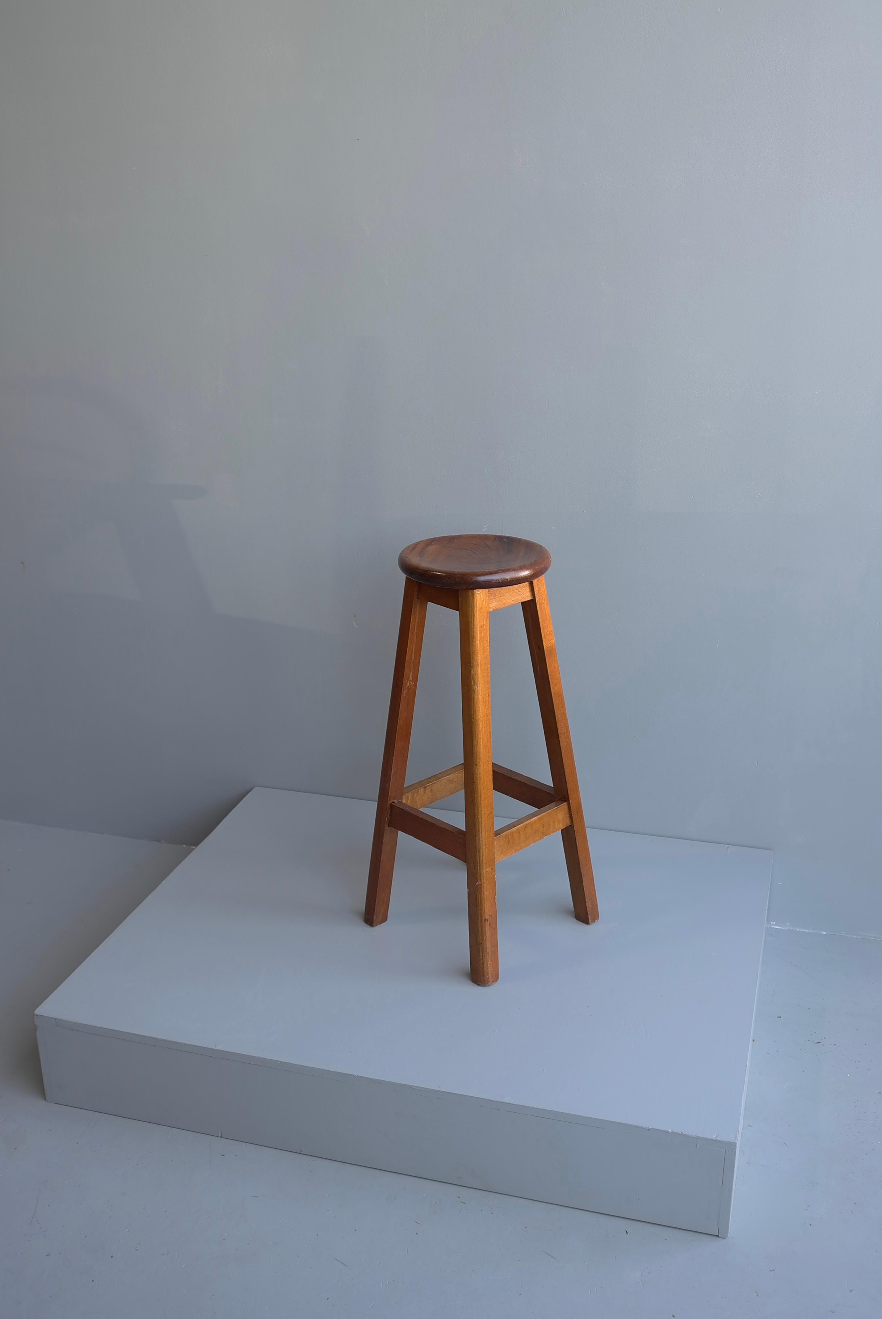 Wooden Stool in Style of Charlotte Perriand, France, 1950's In Good Condition For Sale In Den Haag, NL