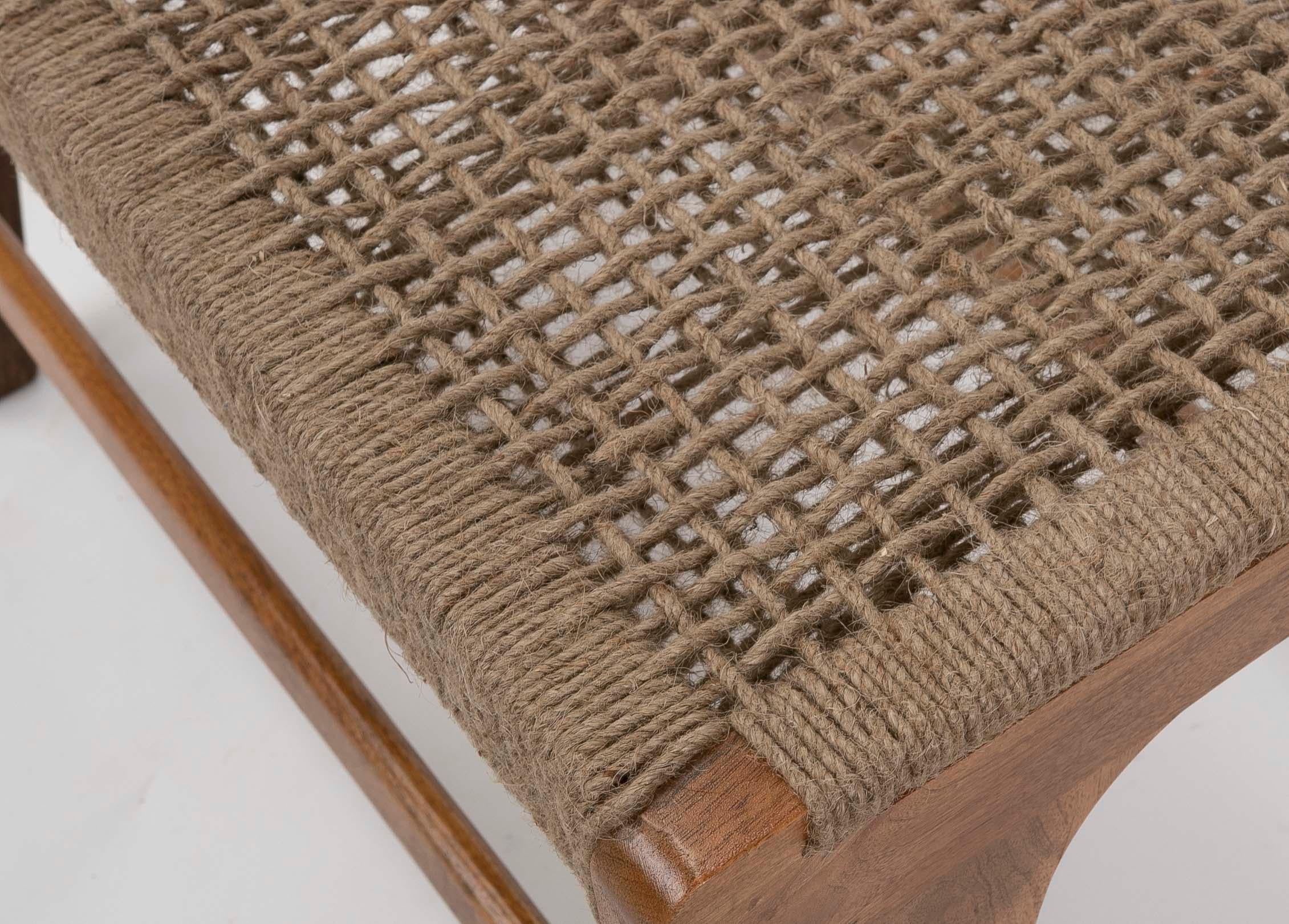 Sgabello in legno con sedile in corda intrecciata a mano in vendita 3