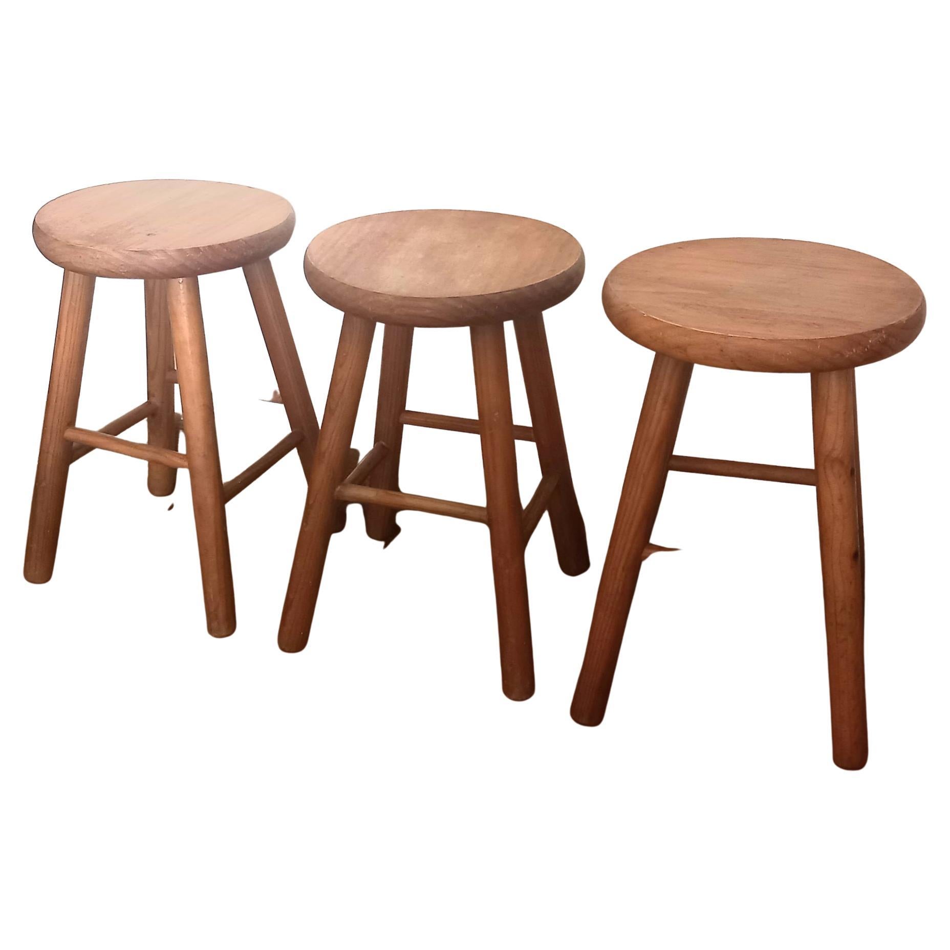 Wood stools from the Mid-20th Century in natural wood

Perfect stools for indoors or outdoors

Very solid and ergonomic shape.

There are 3 and they are sold individually

They are perfect as a complement to your terrace or living room. As they are