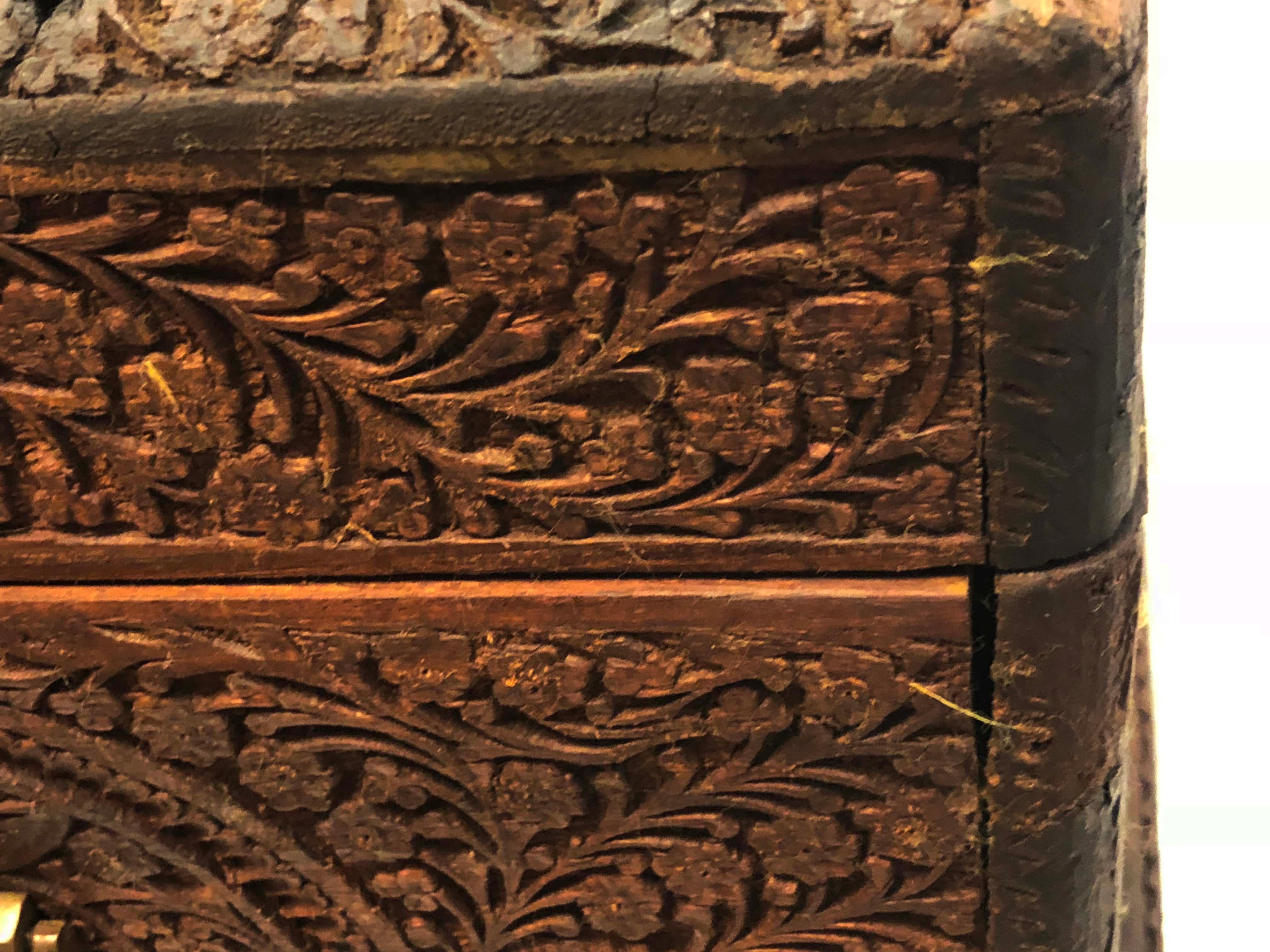 Teck Boîte de rangement décorative en bois sculptée à la main en vente