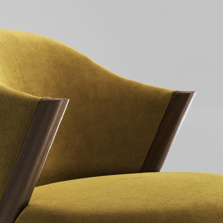 Holzstrukturierter Loungesessel mit Polsterung im Angebot 1