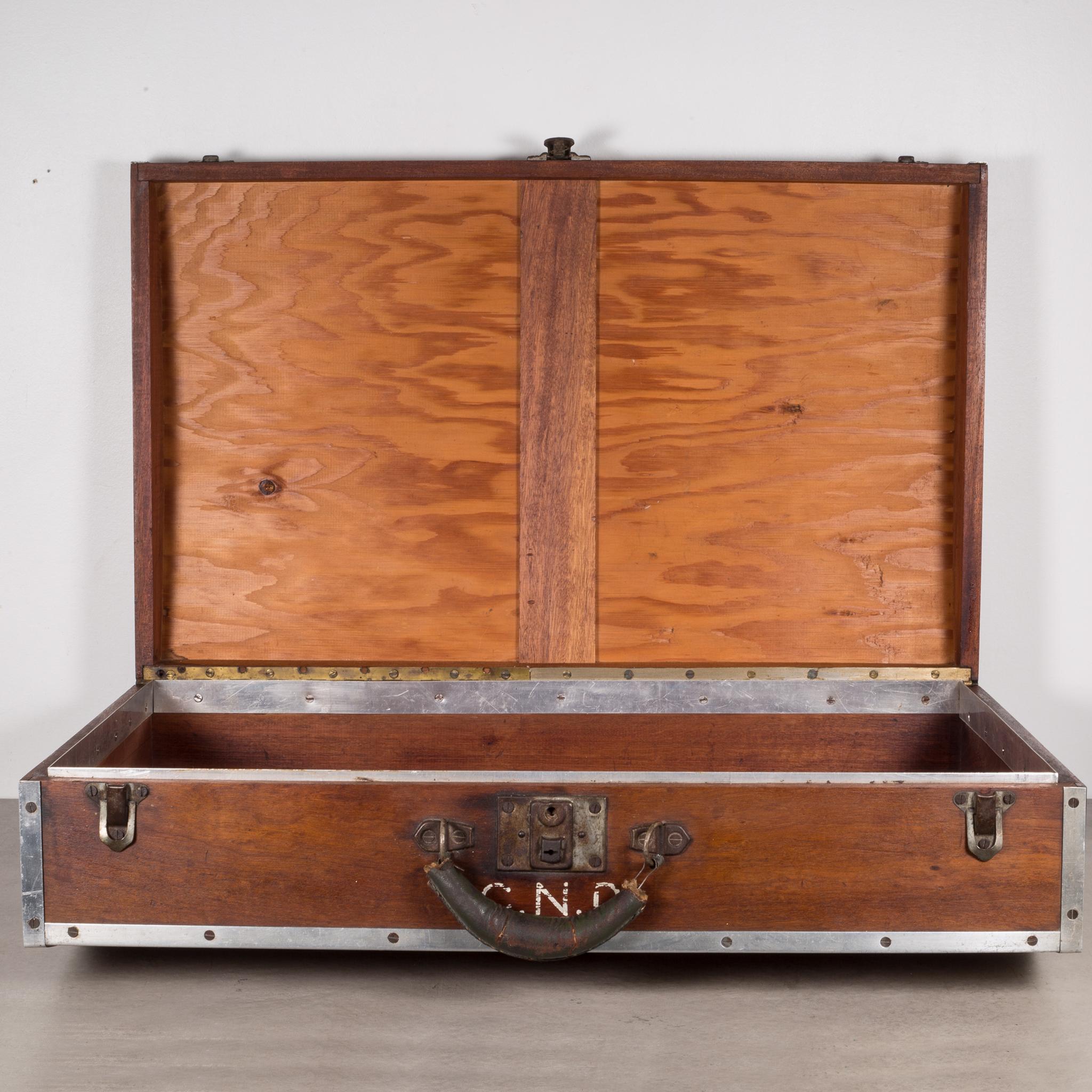 Wooden Suitcase with Leather Handle, circa 1940 In Good Condition In San Francisco, CA