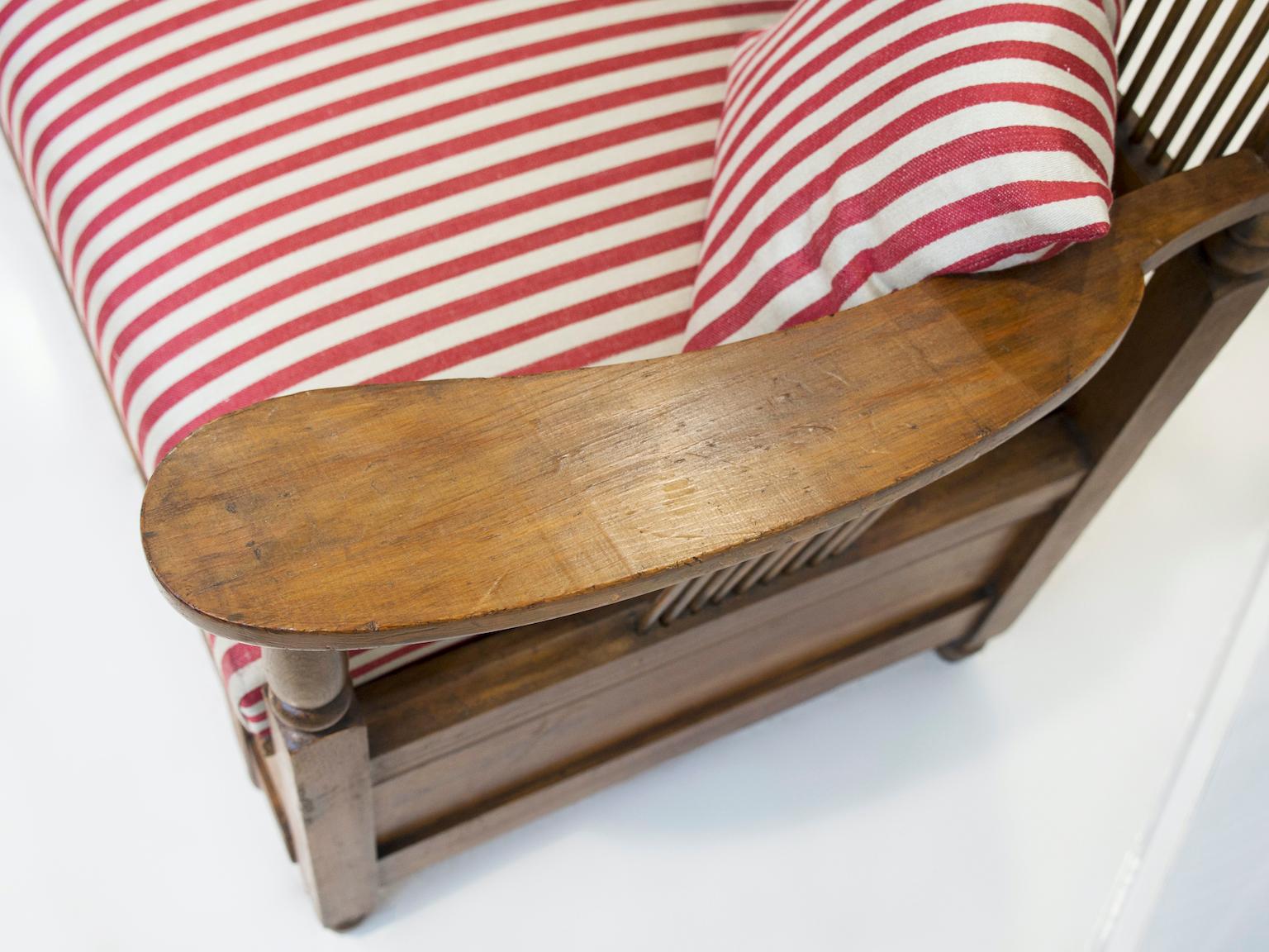 Schwedisches Holz-Sofa, entworfen von Carl Westman (Spätes 19. Jahrhundert) im Angebot