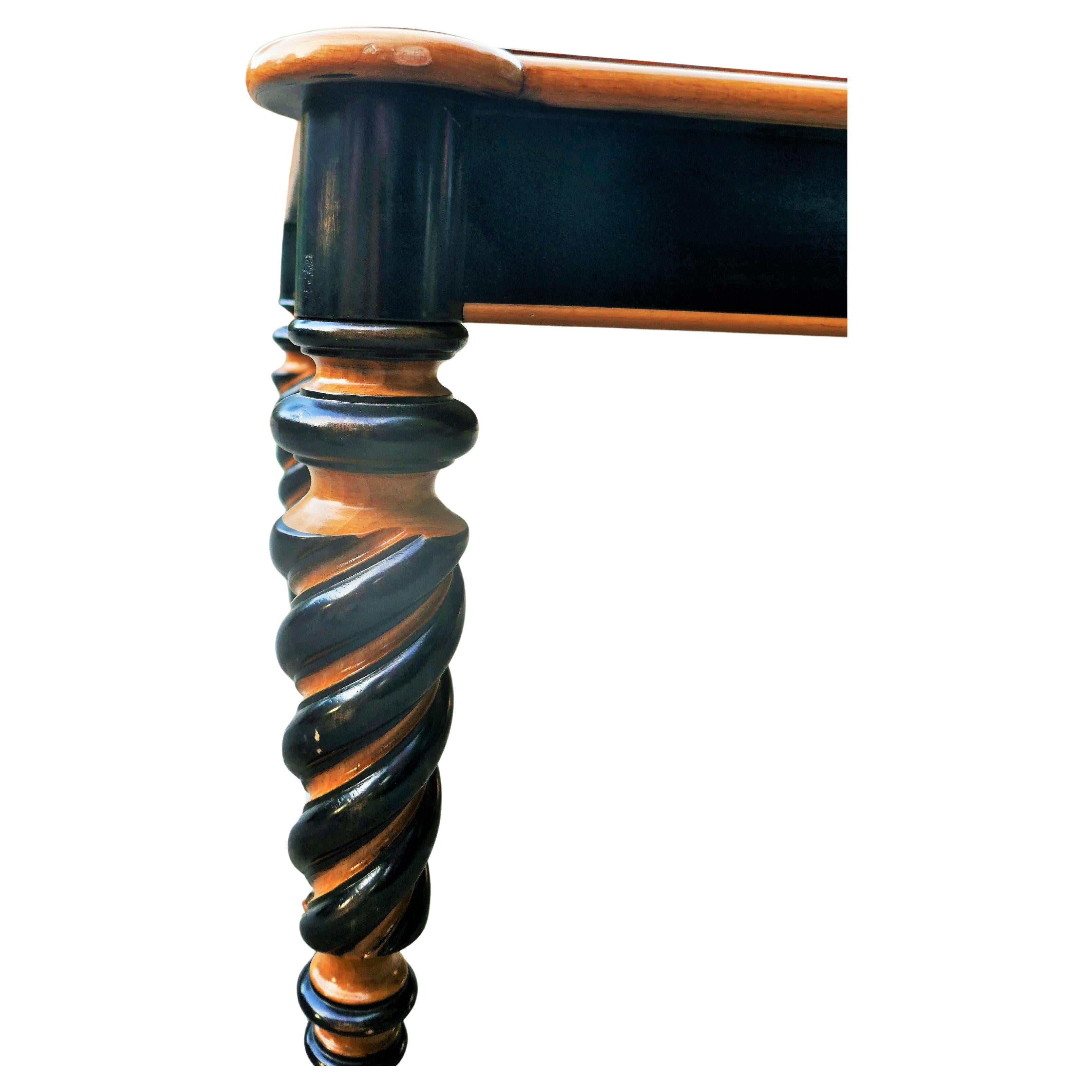 Wooden table in vendita 1