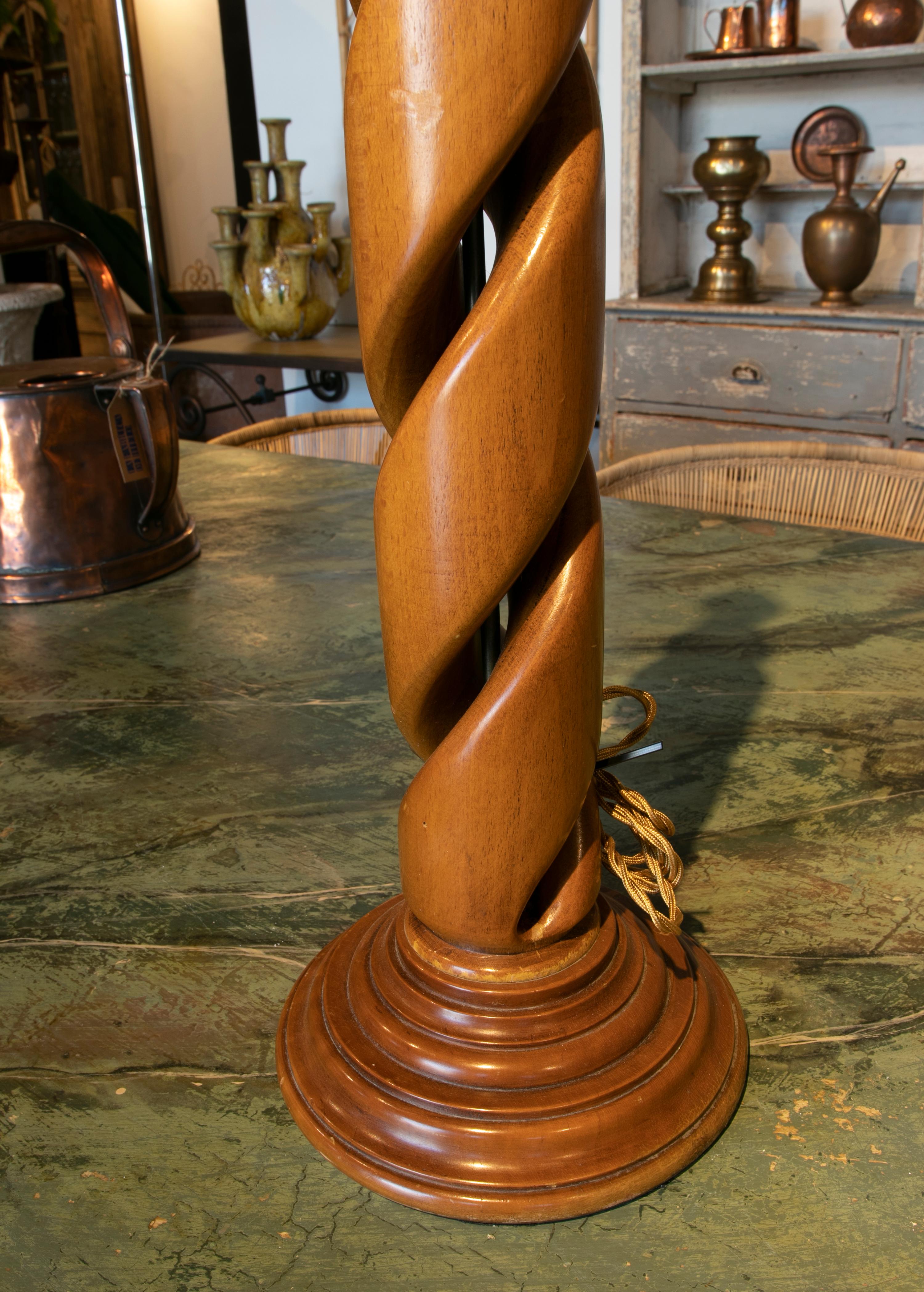 Wooden Table Lamp in Spiral Form In Good Condition For Sale In Marbella, ES