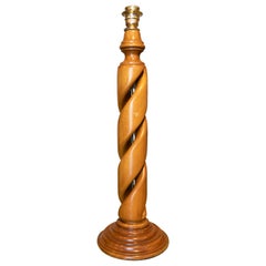 Holz-Tischlampe in Spiralform