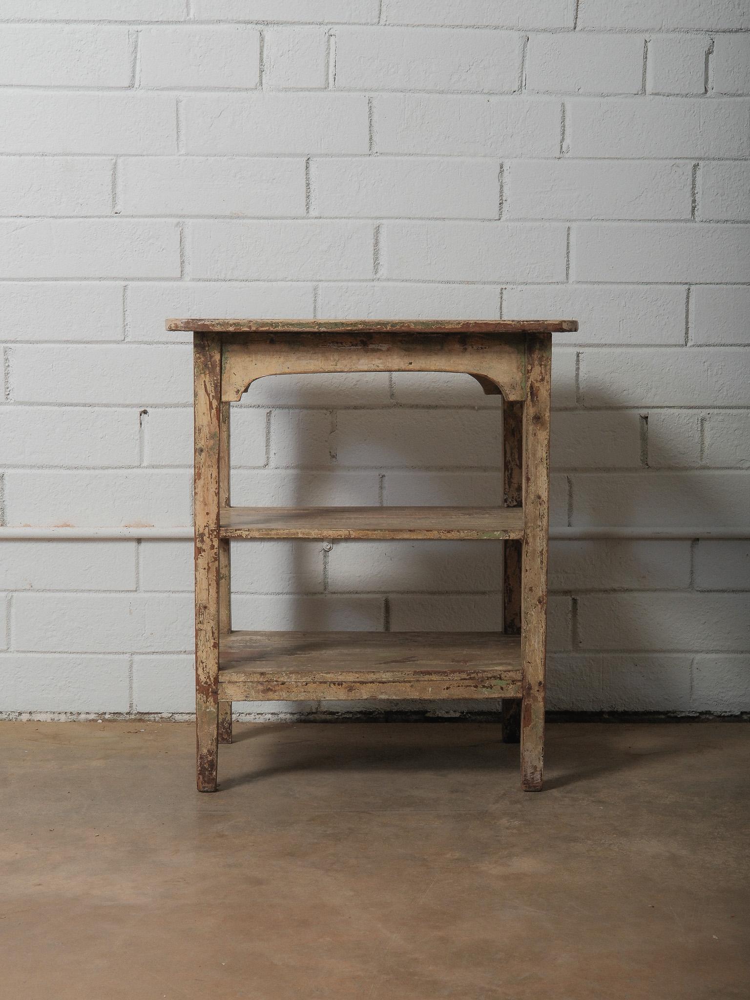 Wooden Table With Lower Shelves Bon état - En vente à High Point, NC