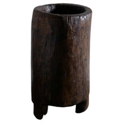 Jardinière primitive Naga Pot Barrel en bois de teck dans un style Wabi Sabi:: Inde