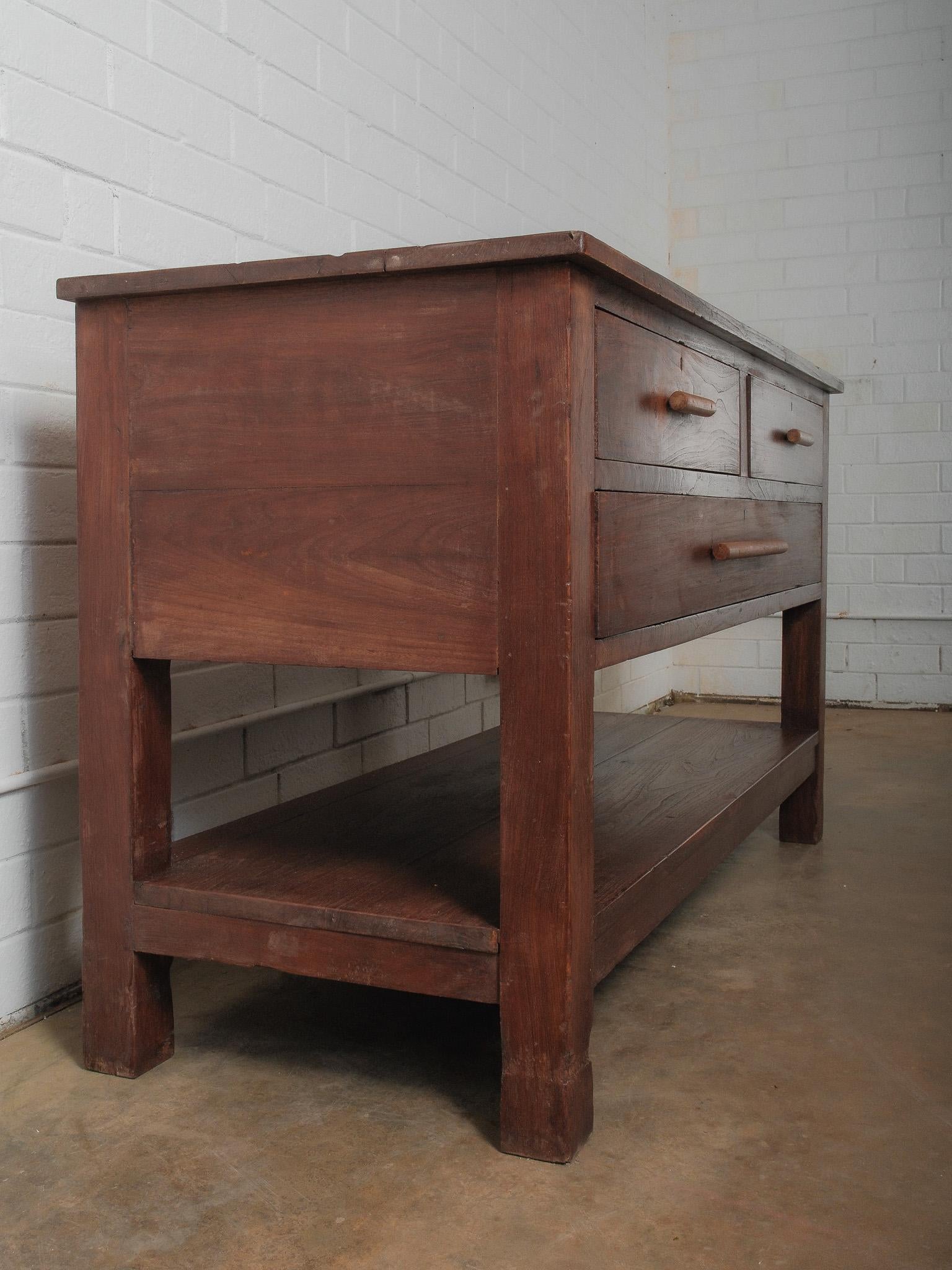 Wooden Three-Drawer Console with Lower Shelf en vente 2