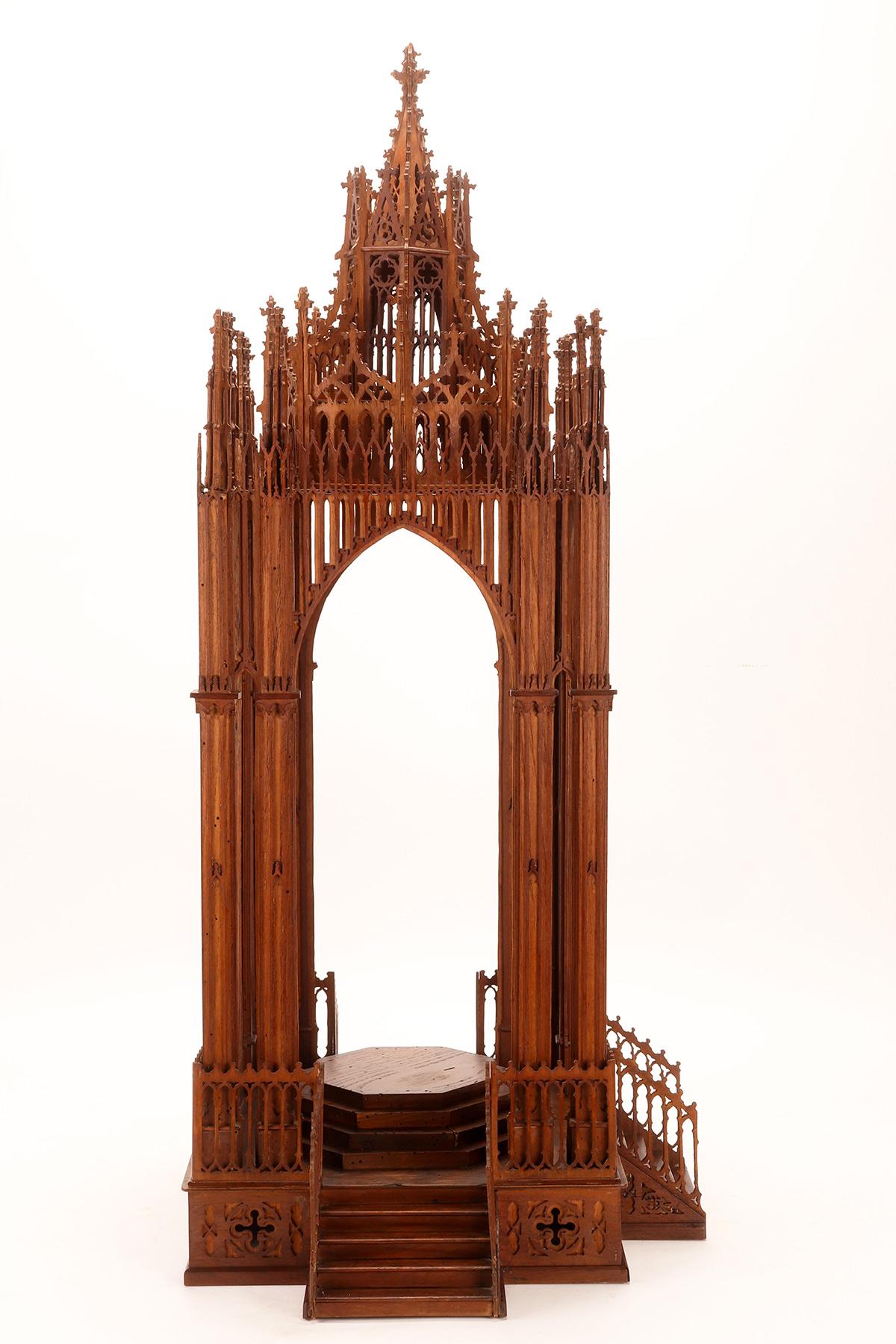 Wooden throne for Eucharistic exposition, Italy 1870.  In Good Condition In Milan, IT