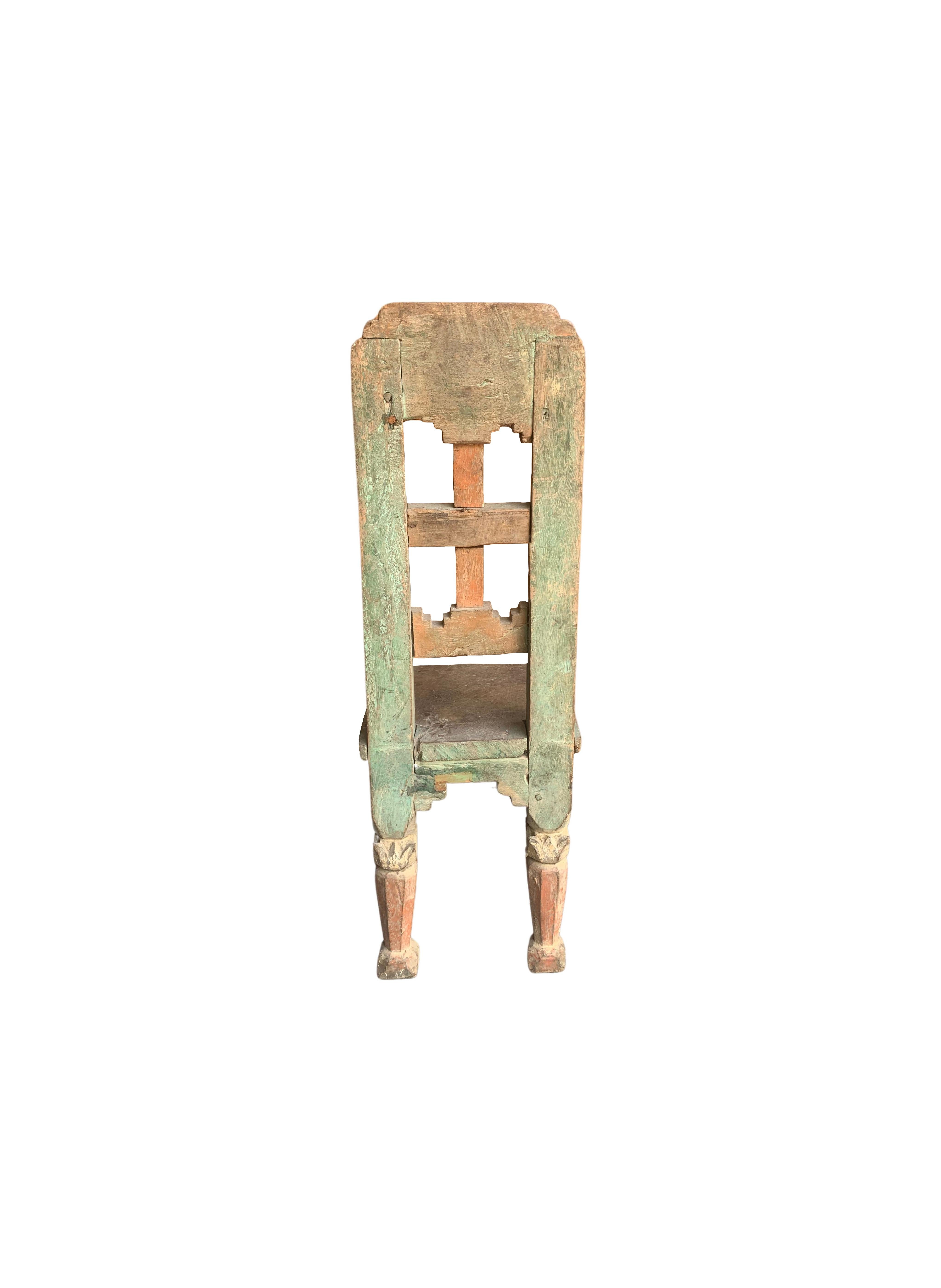 Mini-Stuhl aus Tabakplantagenholz, Java, Indonesien, um 1900 (Indonesisch) im Angebot