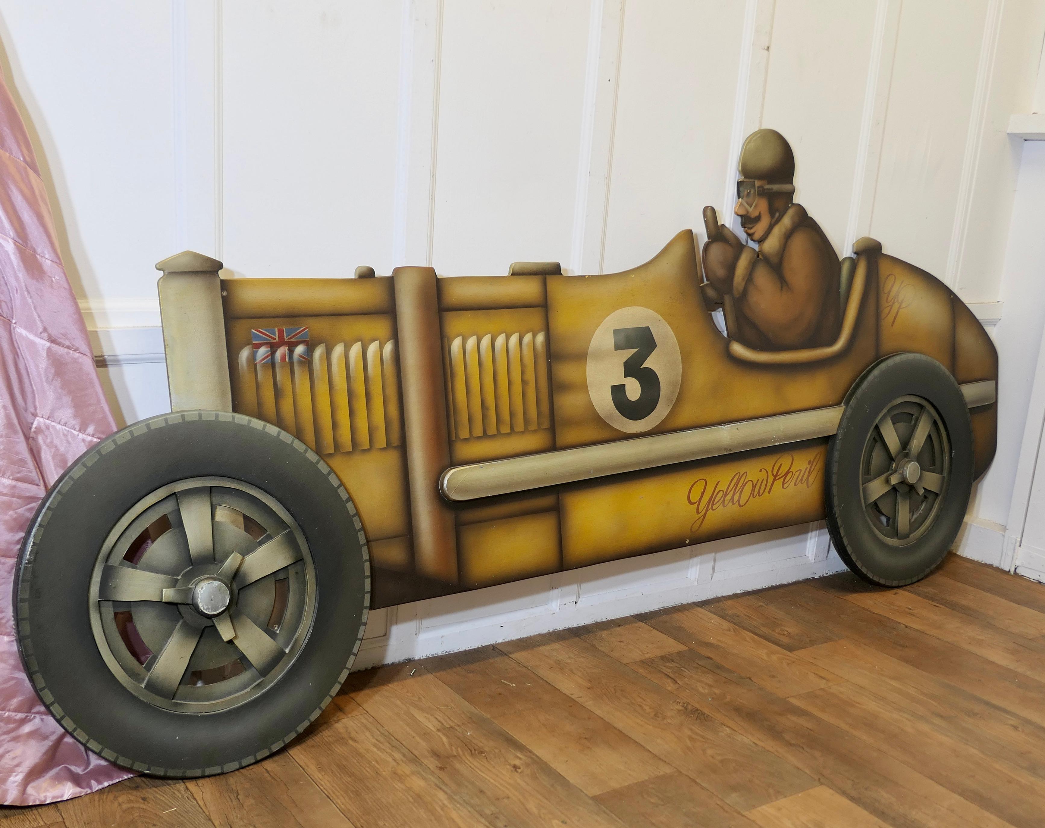Wooden Trade Sign Advertising Model of Kissel Gold Bug Speedster    In Good Condition For Sale In Chillerton, Isle of Wight