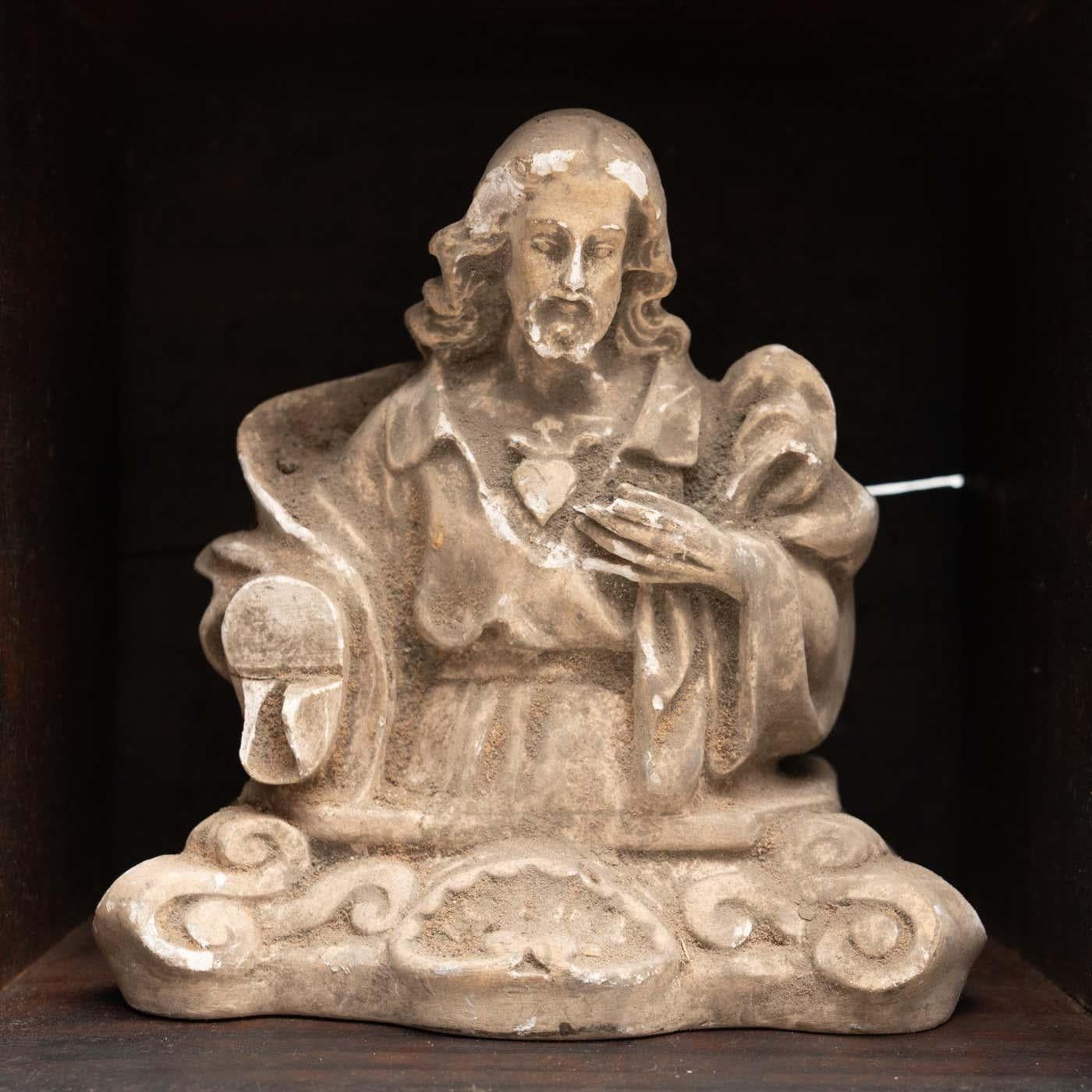 Figura tradizionale in legno in una nicchia di un santo, 1950 circa in vendita 8