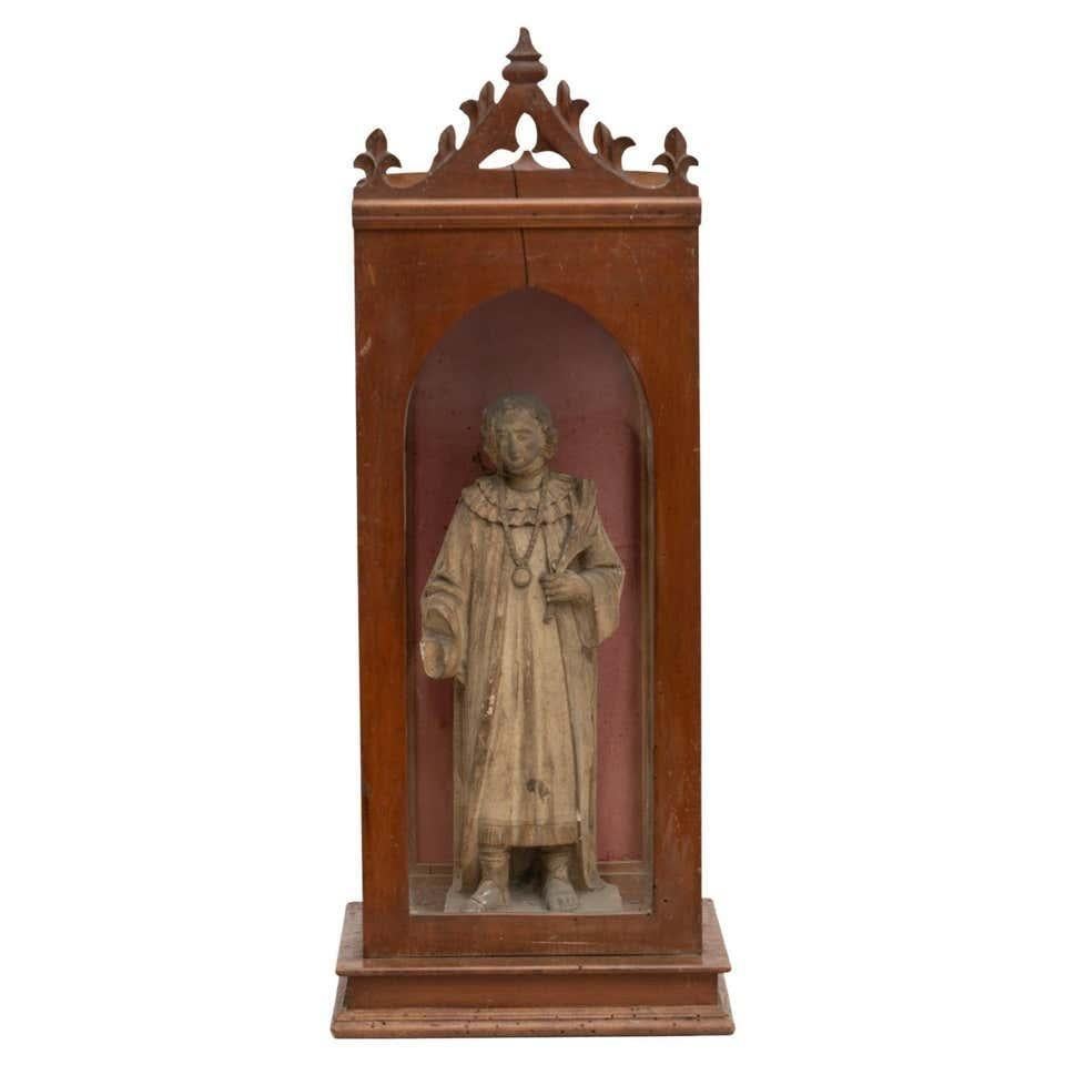 Figure traditionnelle en bois dans une niche représentant un saint, vers 1950 en vente 9