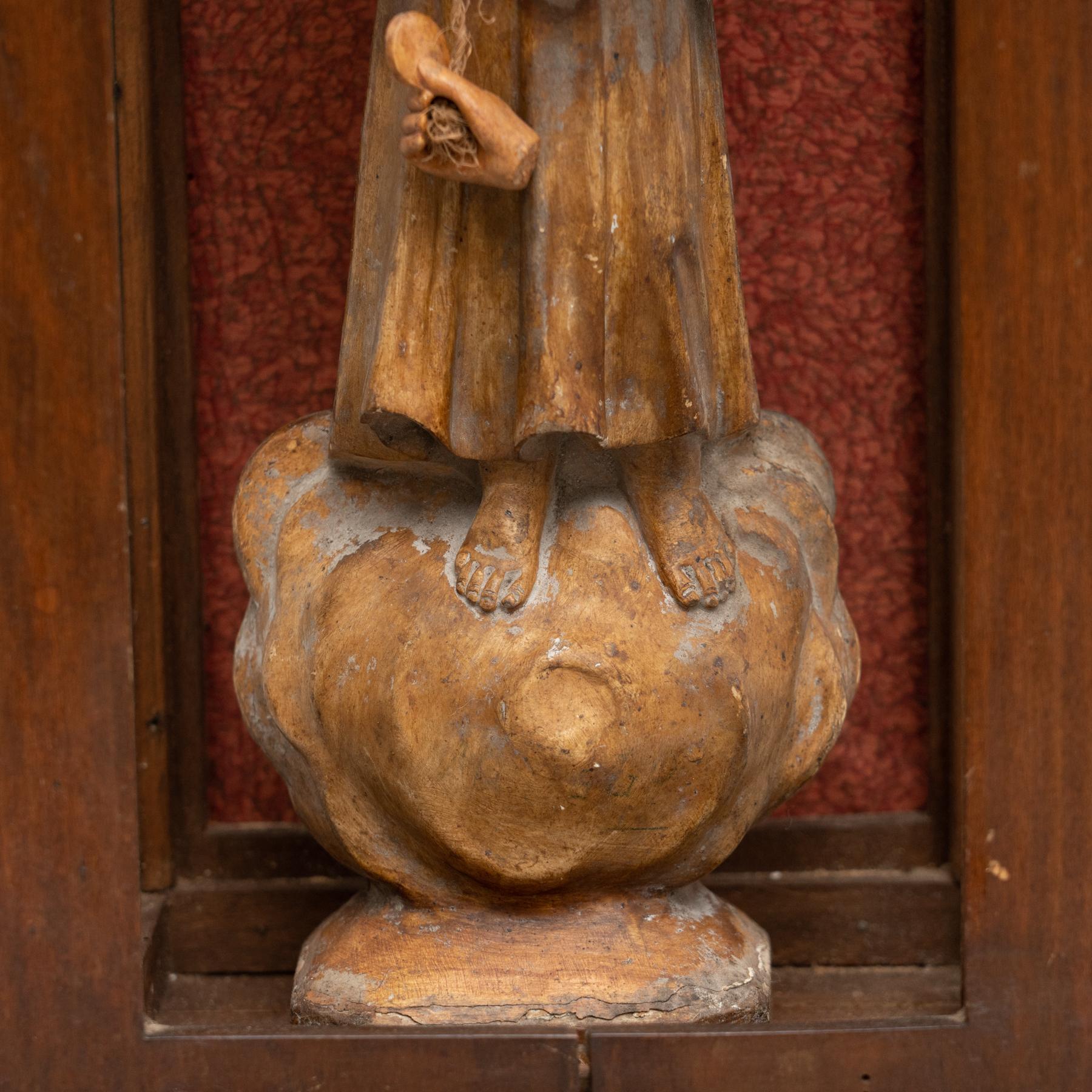 Wooden Traditional Figure in a Niche of a Saint, circa 1950 In Good Condition For Sale In Barcelona, ES