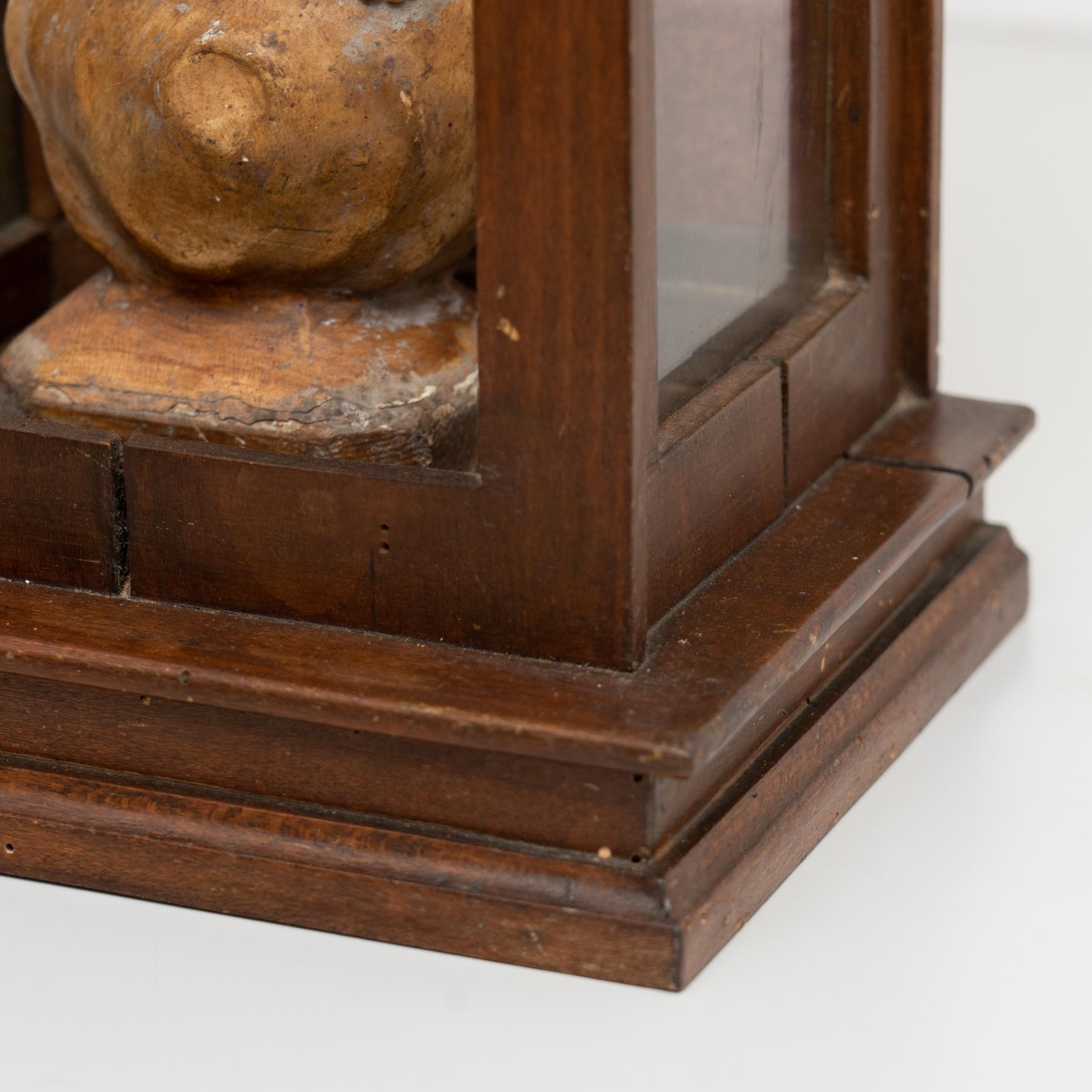 Wooden Traditional Figure in a Niche of a Saint, circa 1950 In Good Condition For Sale In Barcelona, Barcelona