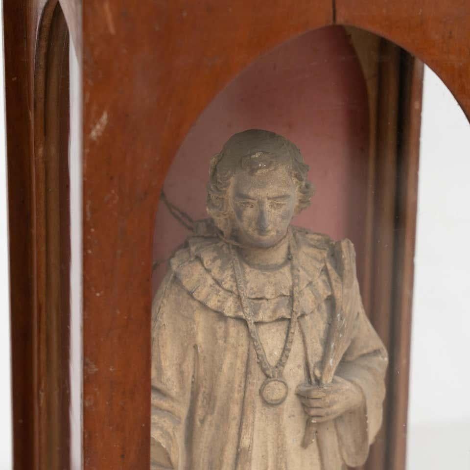 Traditionelle Holzfigur eines Heiligen in einer Niche, um 1950 im Angebot 3