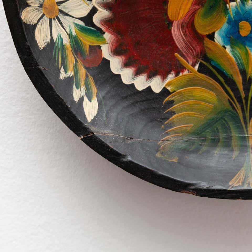 Wooden Traditional Hand Painted Plate circa 1960 For Sale 5