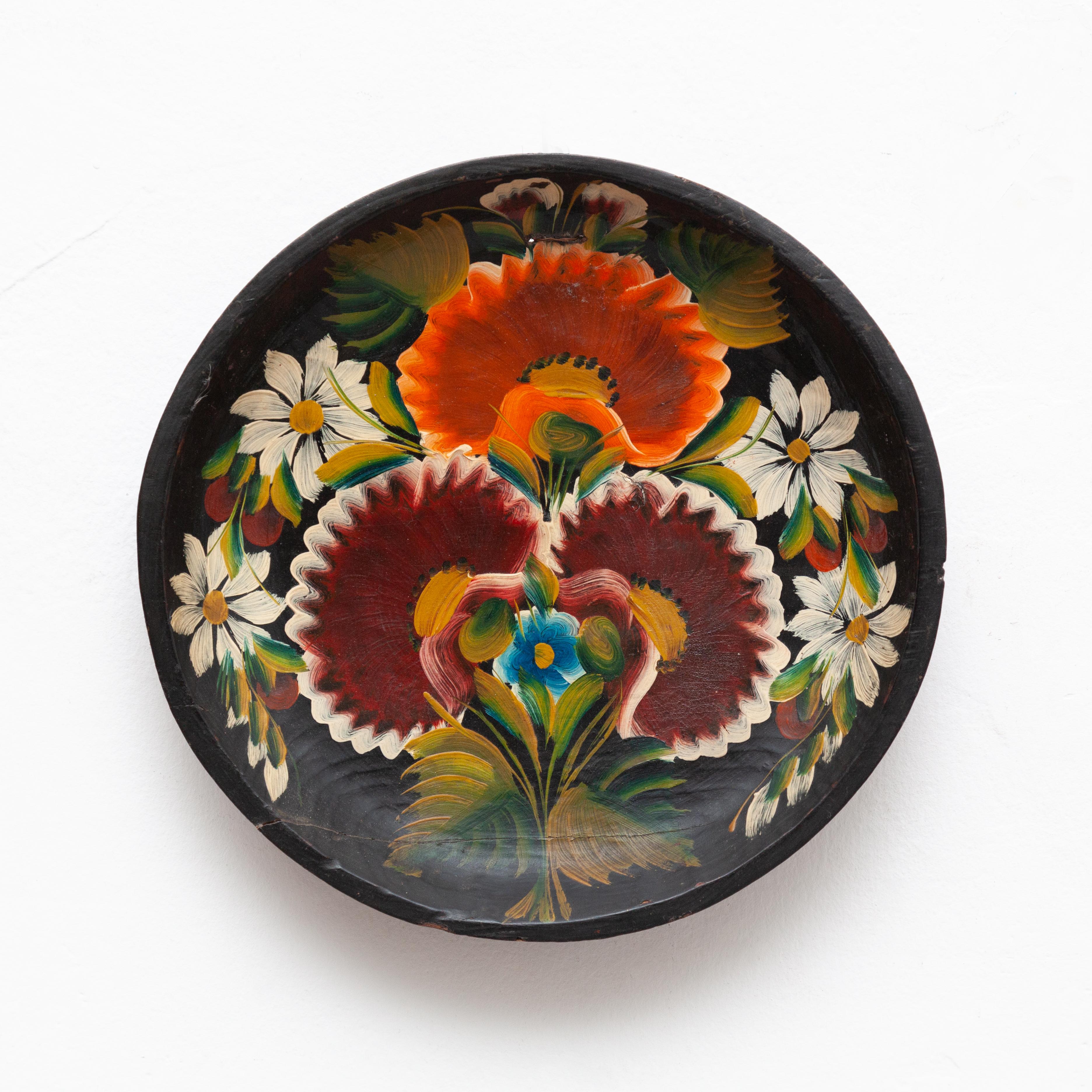 Wooden hand painted plate artwork, circa 1960.

In original condition, with minor wear consistent of age and use, preserving a beautiful patina.
 