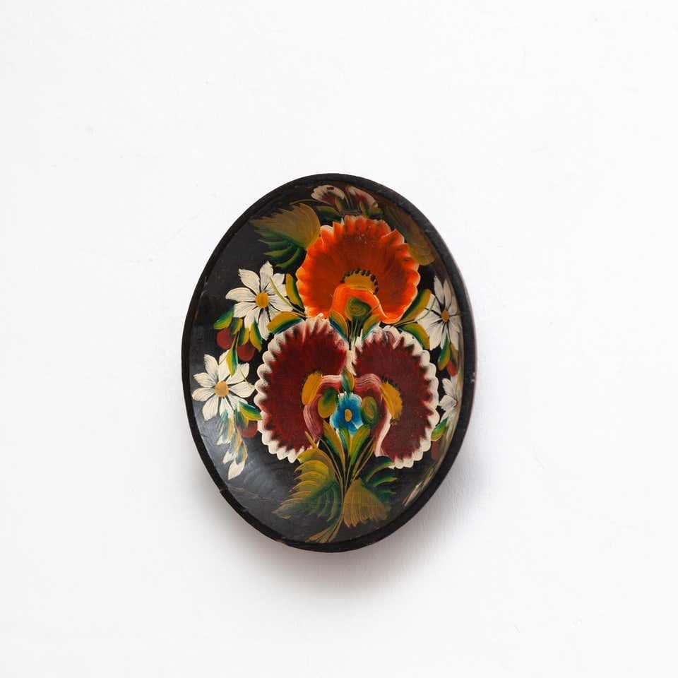Mid-Century Modern Wooden Traditional Hand Painted Plate circa 1960 For Sale