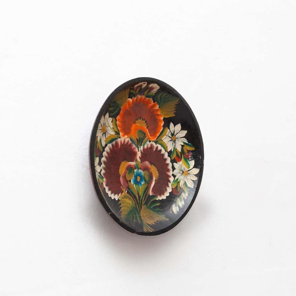 Spanish Wooden Traditional Hand Painted Plate circa 1960 For Sale