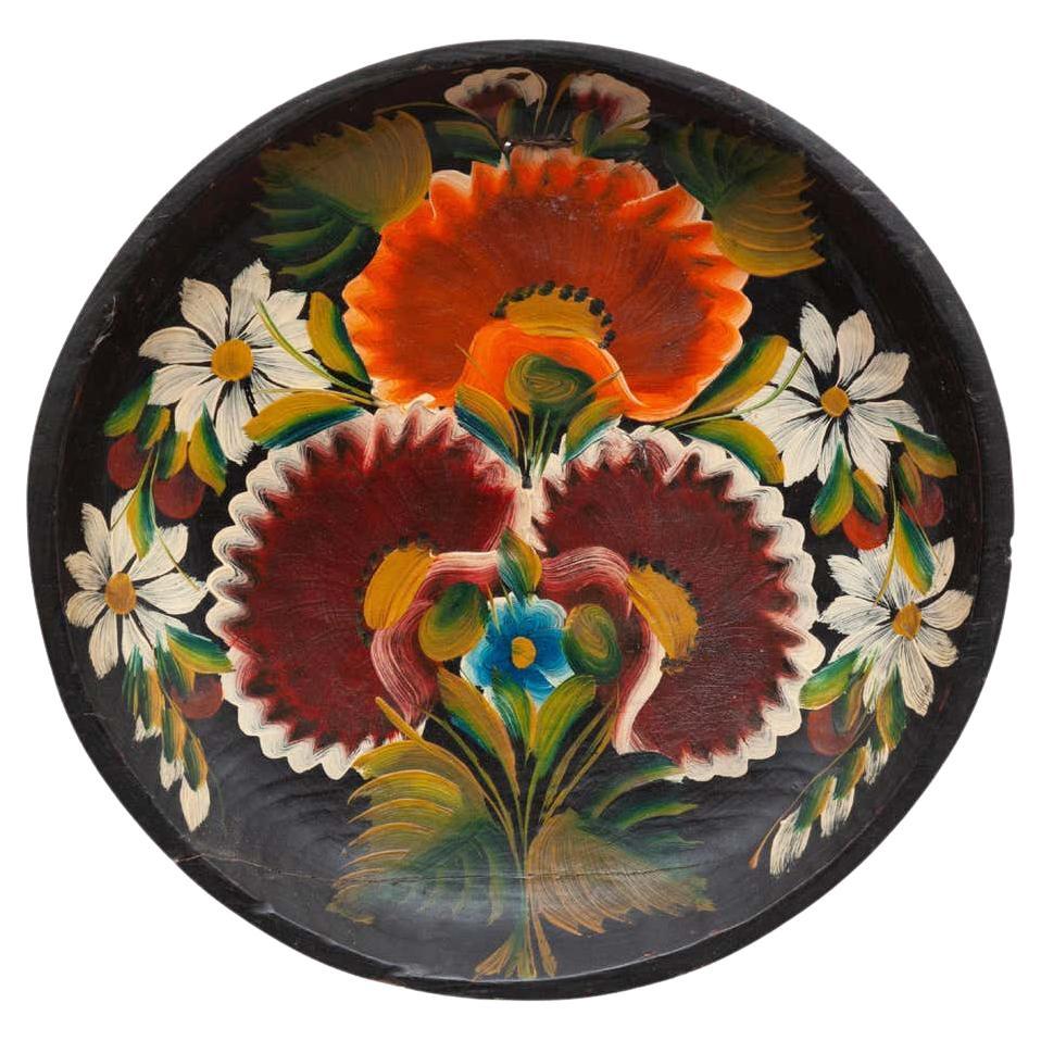 Assiette traditionnelle en bois peinte à la main circa 1960