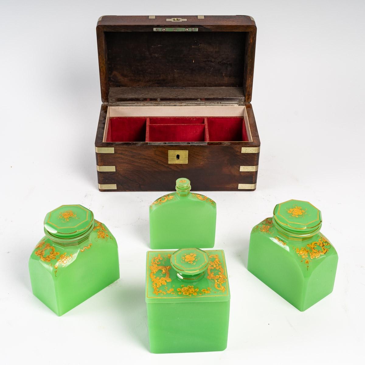 Wooden Travel Box with Green Opaline Bottles, 19th Century In Good Condition For Sale In Saint-Ouen, FR