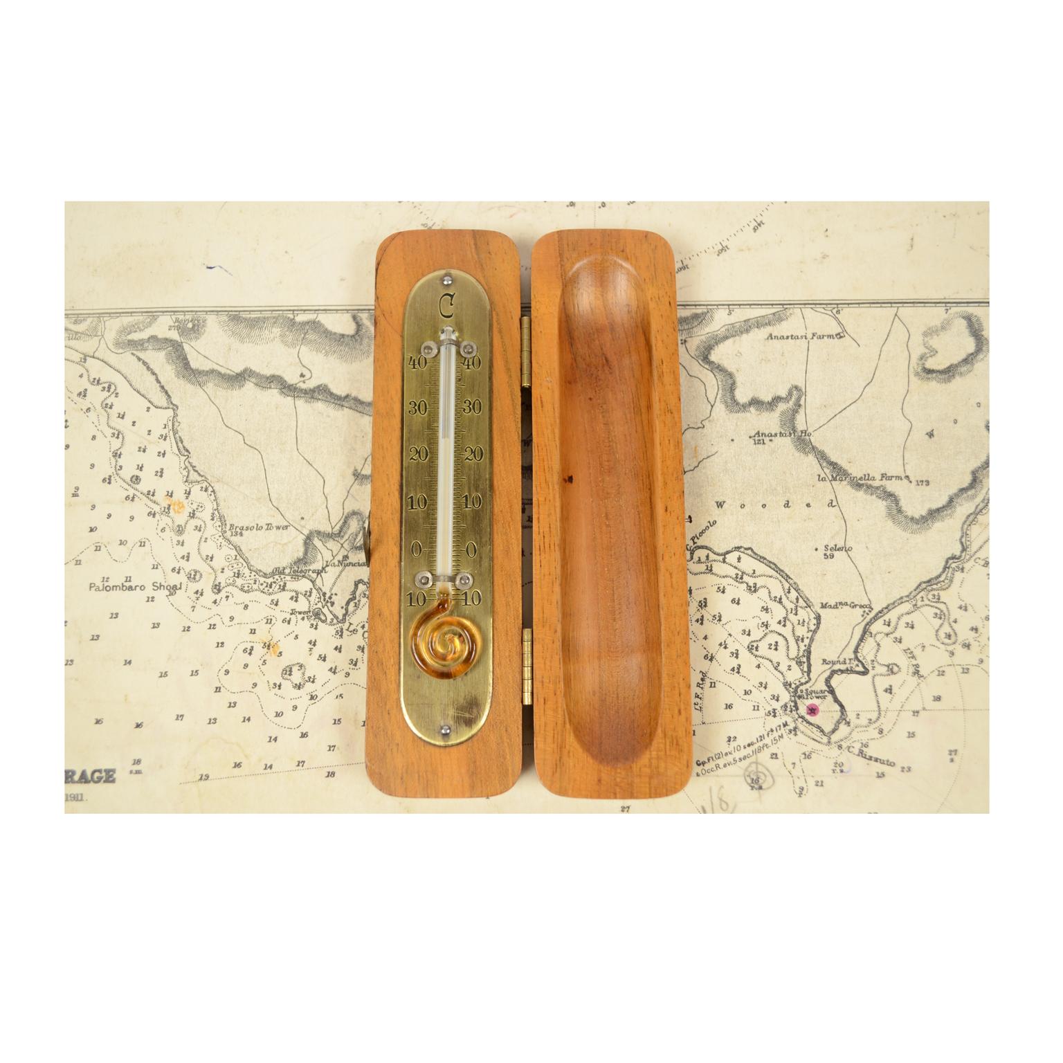 Wooden Travel Thermometer Made in the 1920s In Excellent Condition In Milan, IT