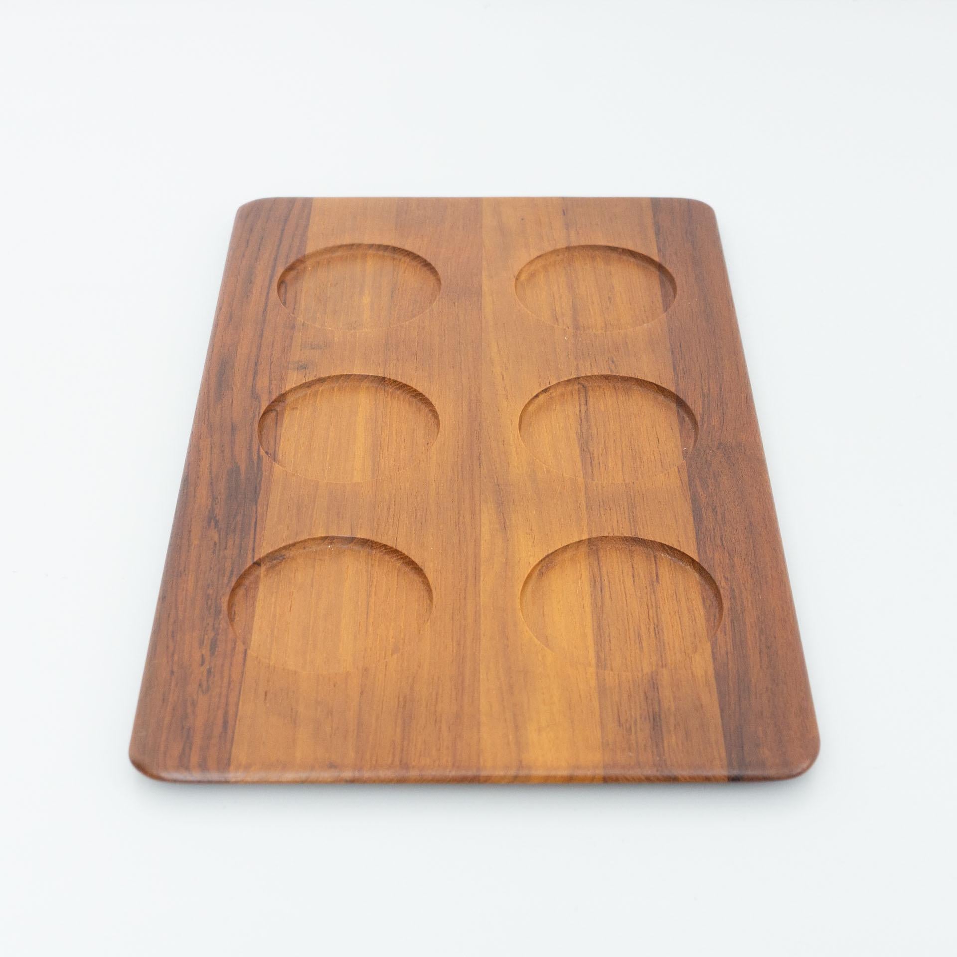 Tray for glasses manufactured by Digmed from Denmark, 1964.

In original condition, with minor wear consistent with age and use, preserving a beautiful patina.

Material:
Wood

Dimensions:
 D 26.5 cm x W 43 cm x H 1.5 cm.