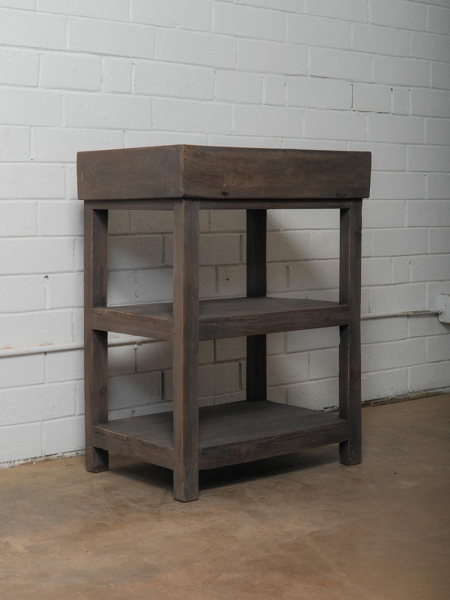 Rustico Scaffale a vassoio in legno con ripiano a più livelli in vendita