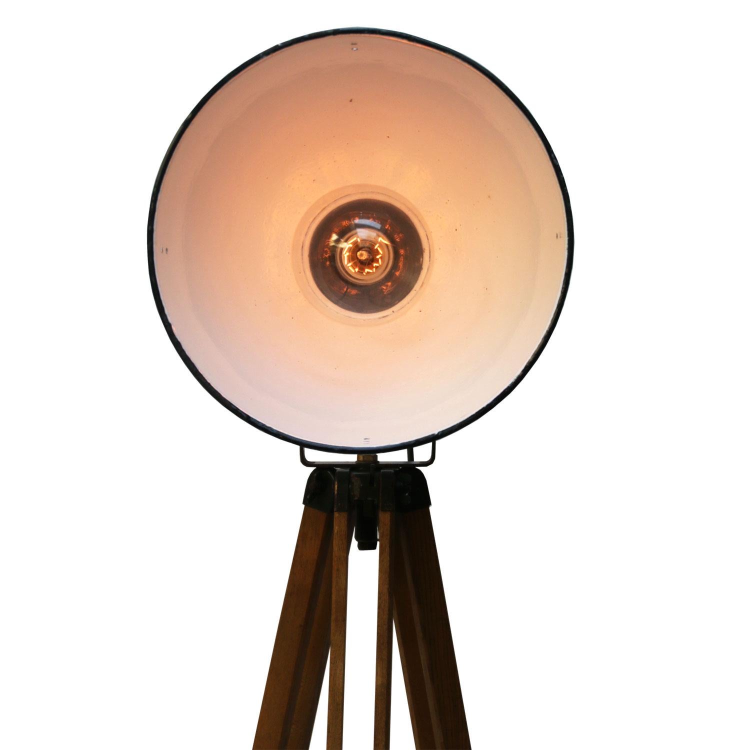 20th Century Wooden Tripod Gray Enamel Vintage Industrial Spot Light Floor Lamps For Sale