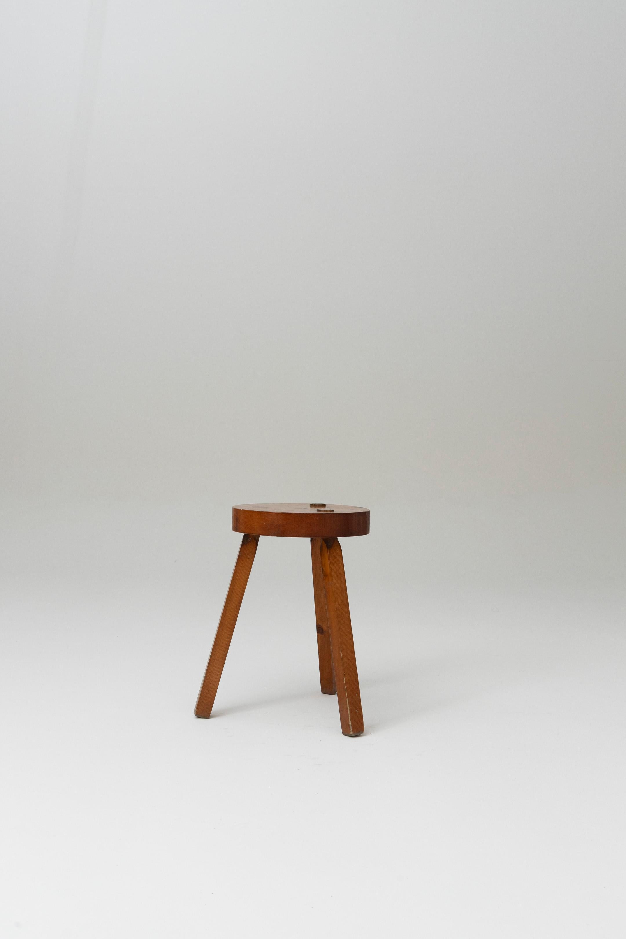 wooden tripod stool In Good Condition In PARIS, FR