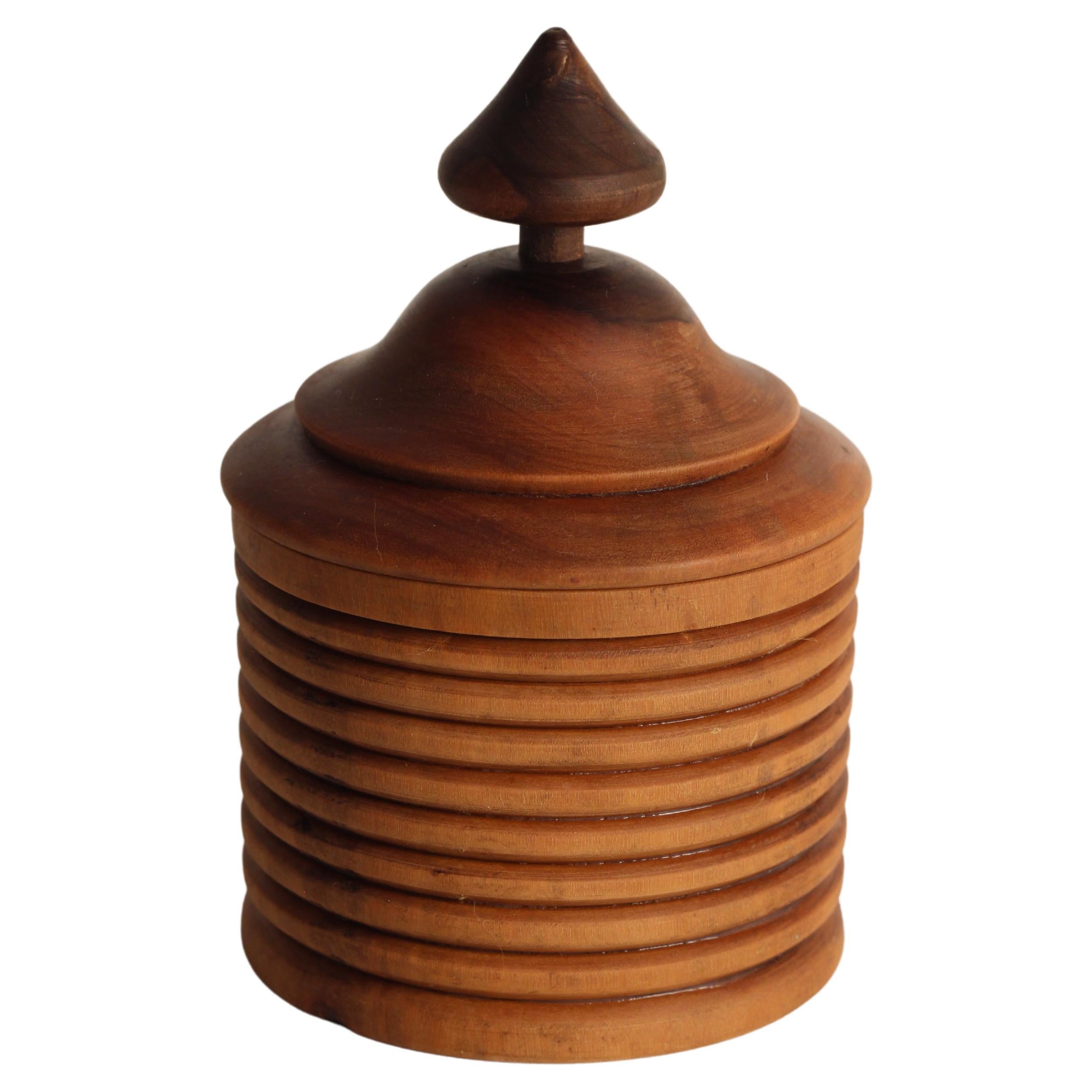 Wooden Turned Treen Pot, Container or Vide Pouche, England Late 20th Century For Sale