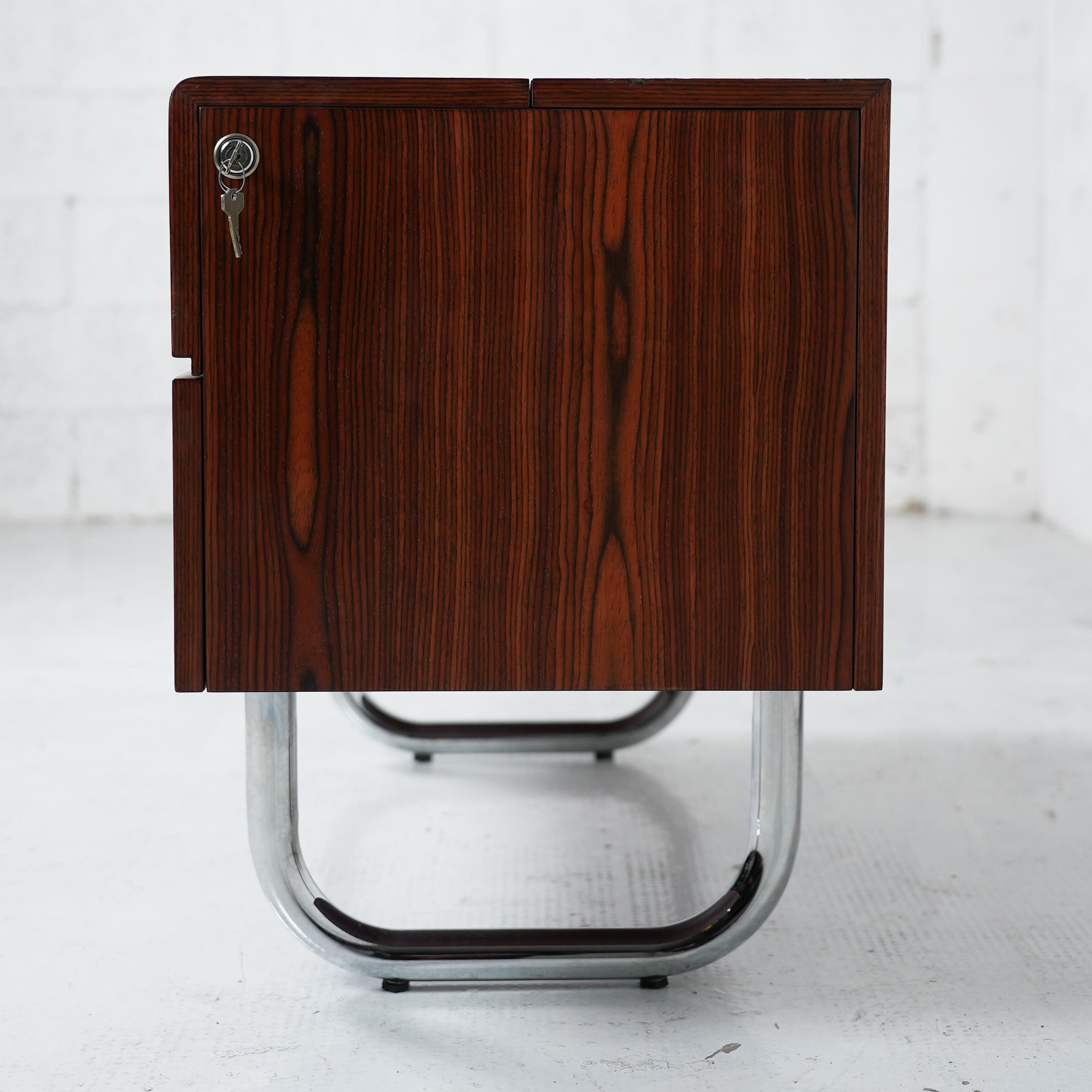 Acciaio Mobile bar con giradischi in legno degli anni '60 e '70