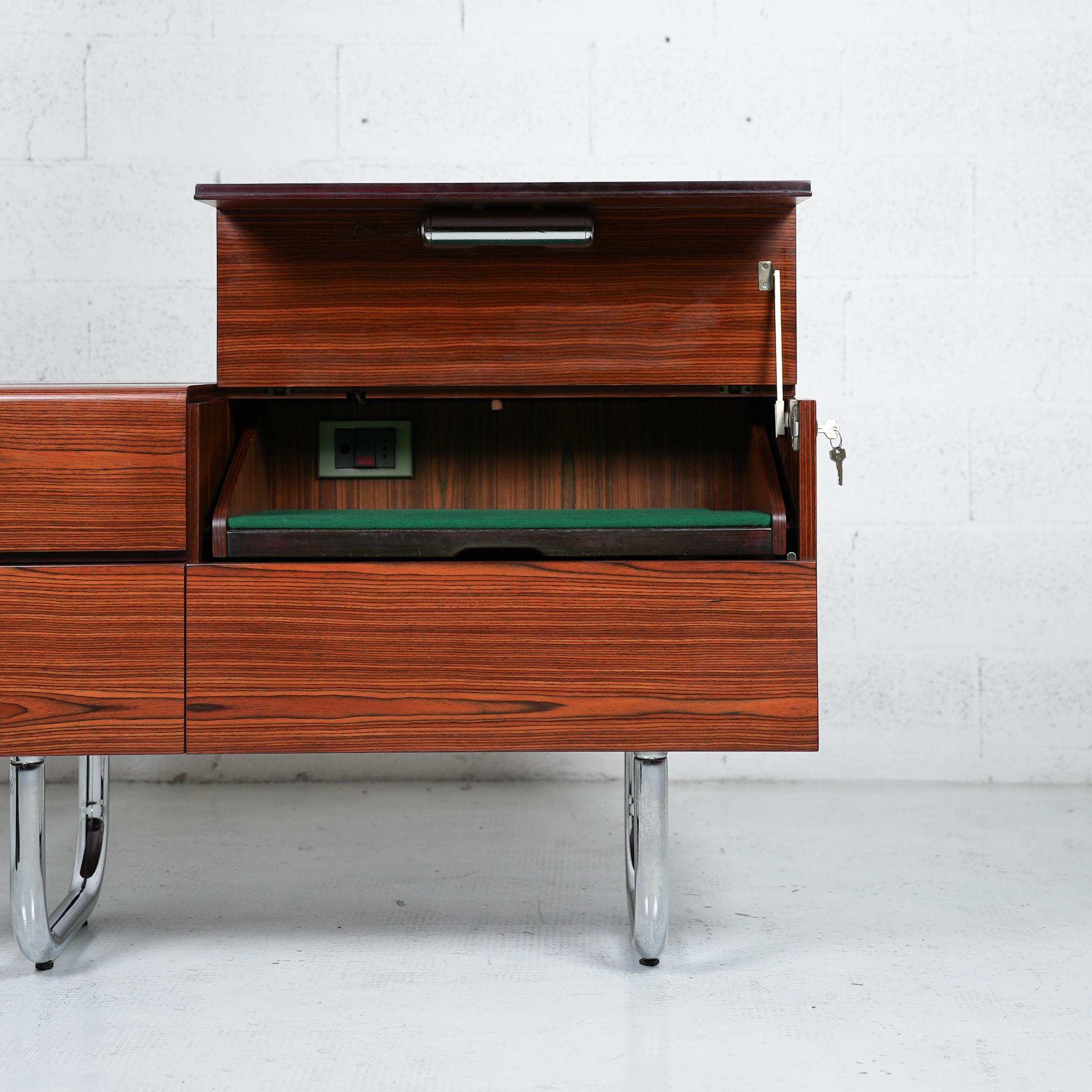Mid-Century moderno Mobile bar con giradischi in legno degli anni '60 e '70