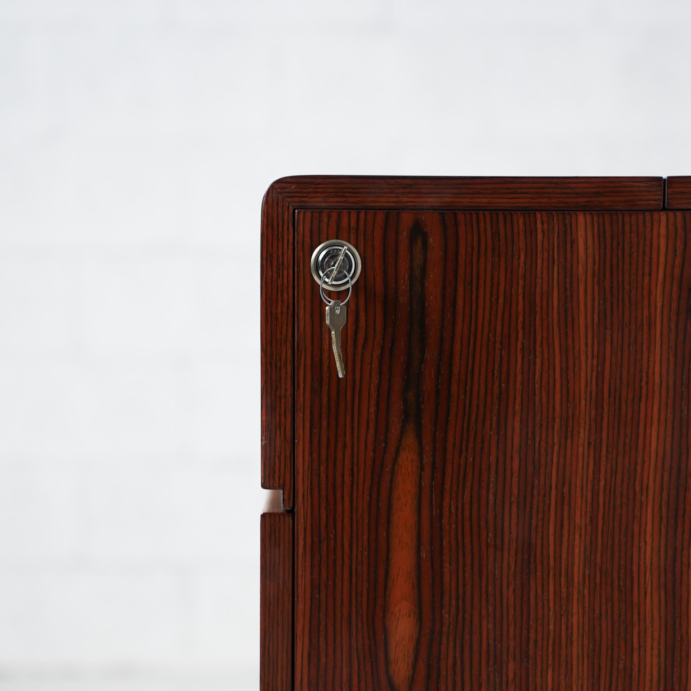 Metà XX secolo Mobile bar con giradischi in legno degli anni '60 e '70