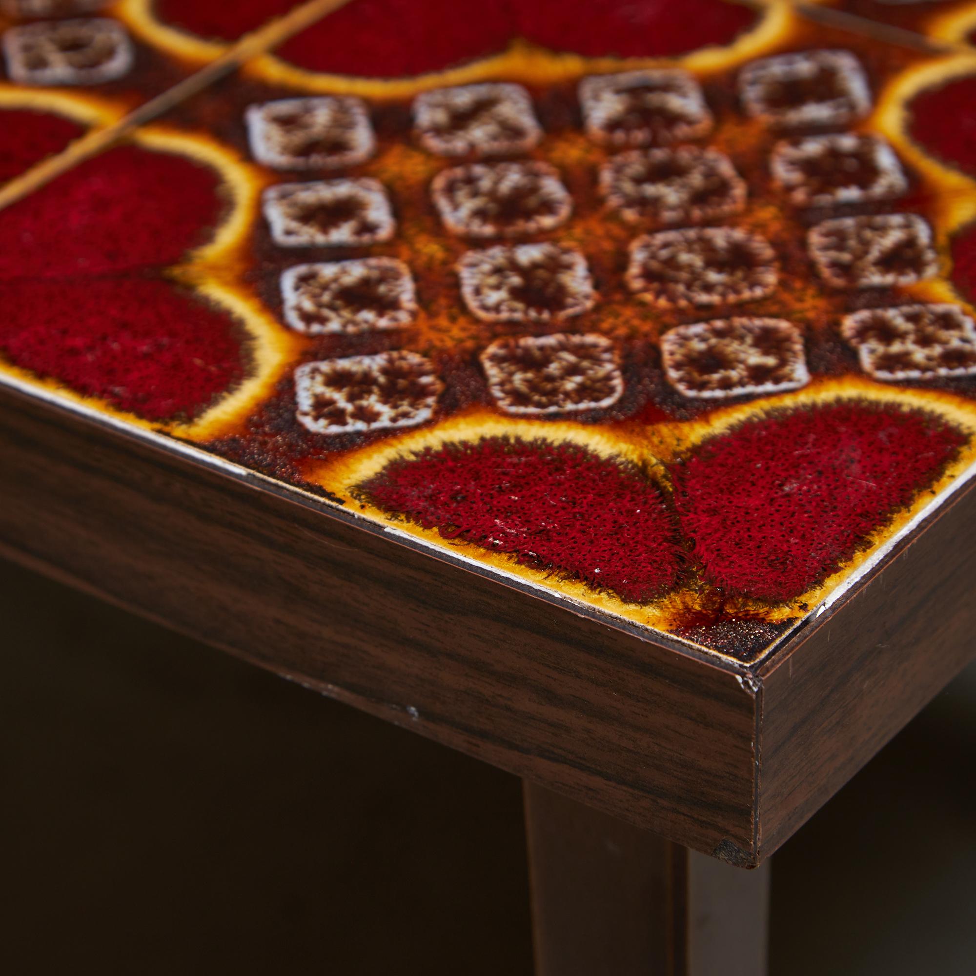 Céramique Table d'appoint en placage de bois avec plateau en céramique à fleurs colorées, 1970 en vente