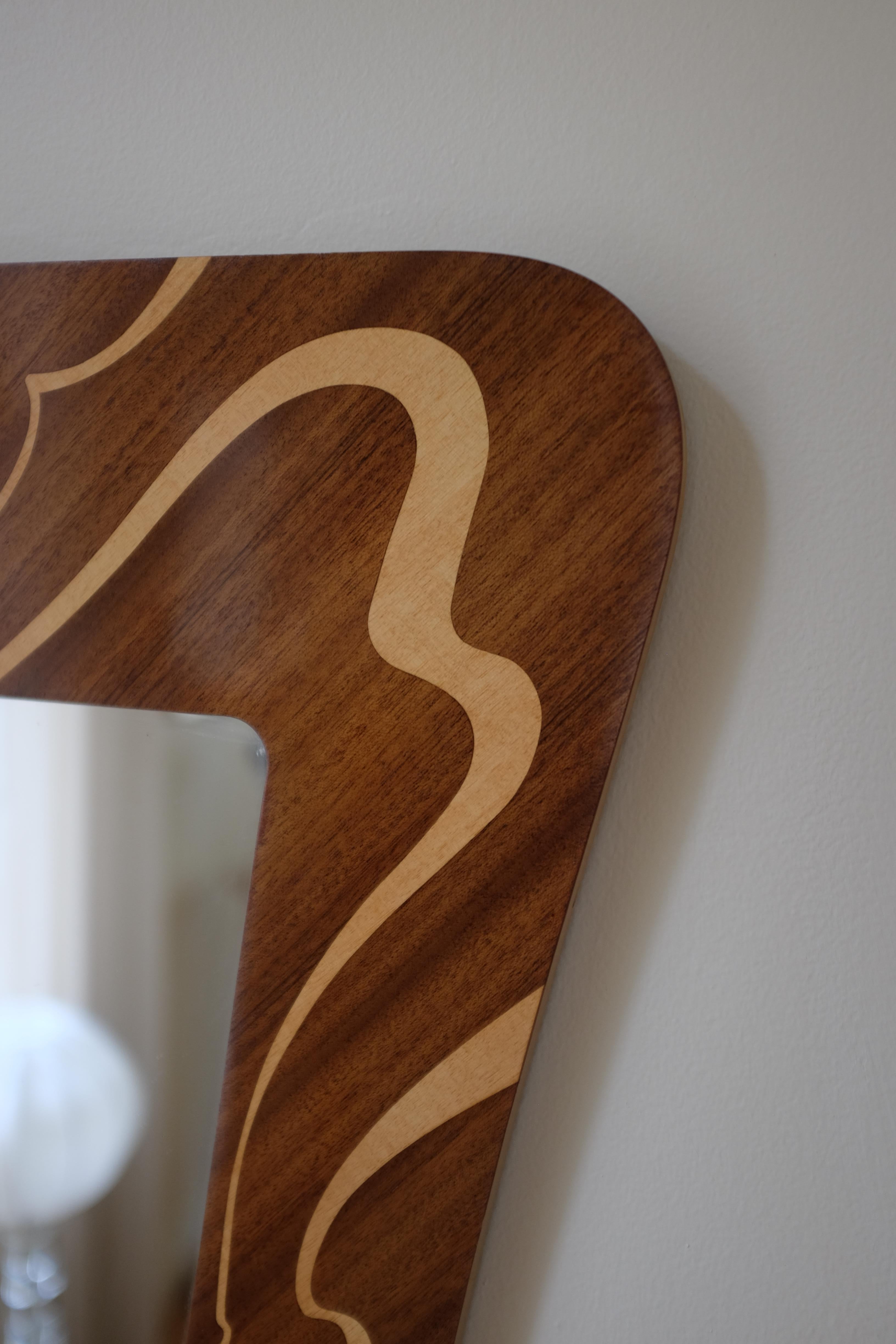 Scandinavo moderno Specchio da parete in legno impiallacciato di Glas & Trä, Hovmantorp in vendita