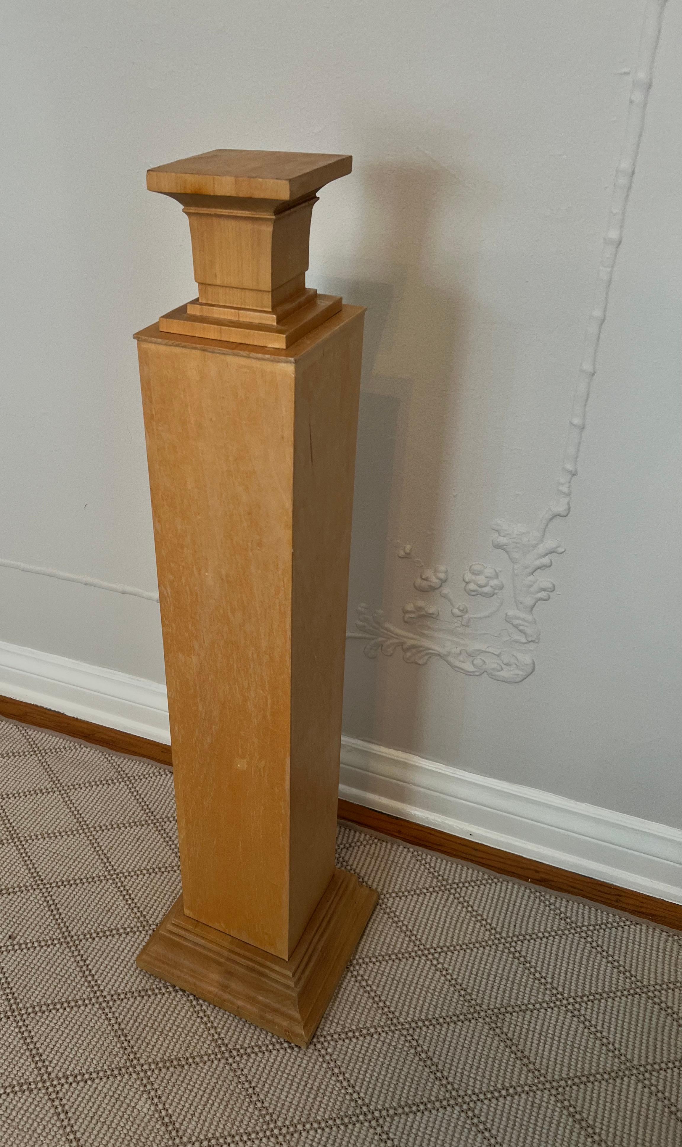 Wooden Veneered  Maple Pedestal  In Good Condition For Sale In Los Angeles, CA